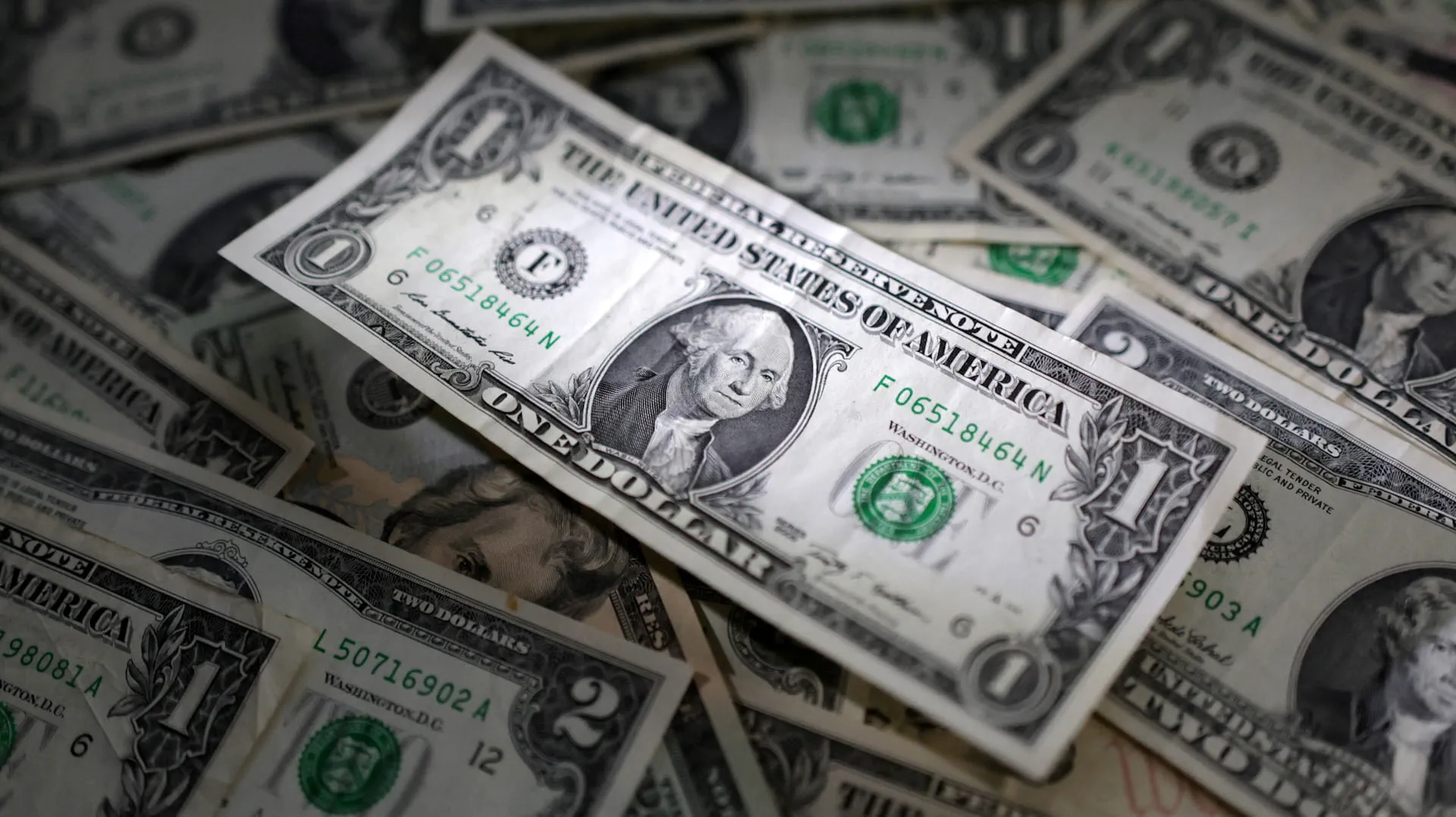 Dollar gains as Middle East tensions and Fed stance weigh 