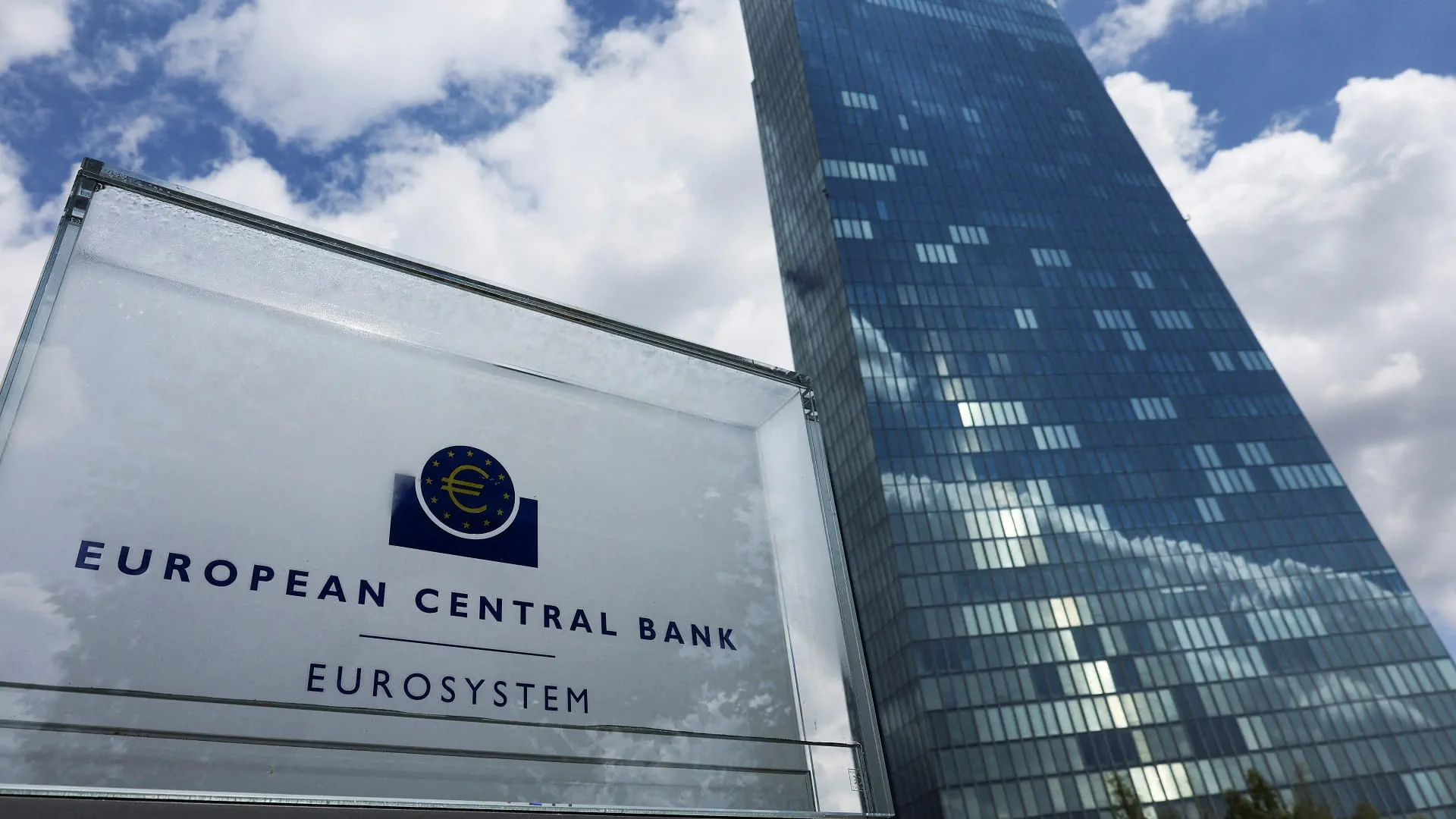 المركزي الأوروبي يبقي على أسعار الفائدة دون تغيير عند 2%