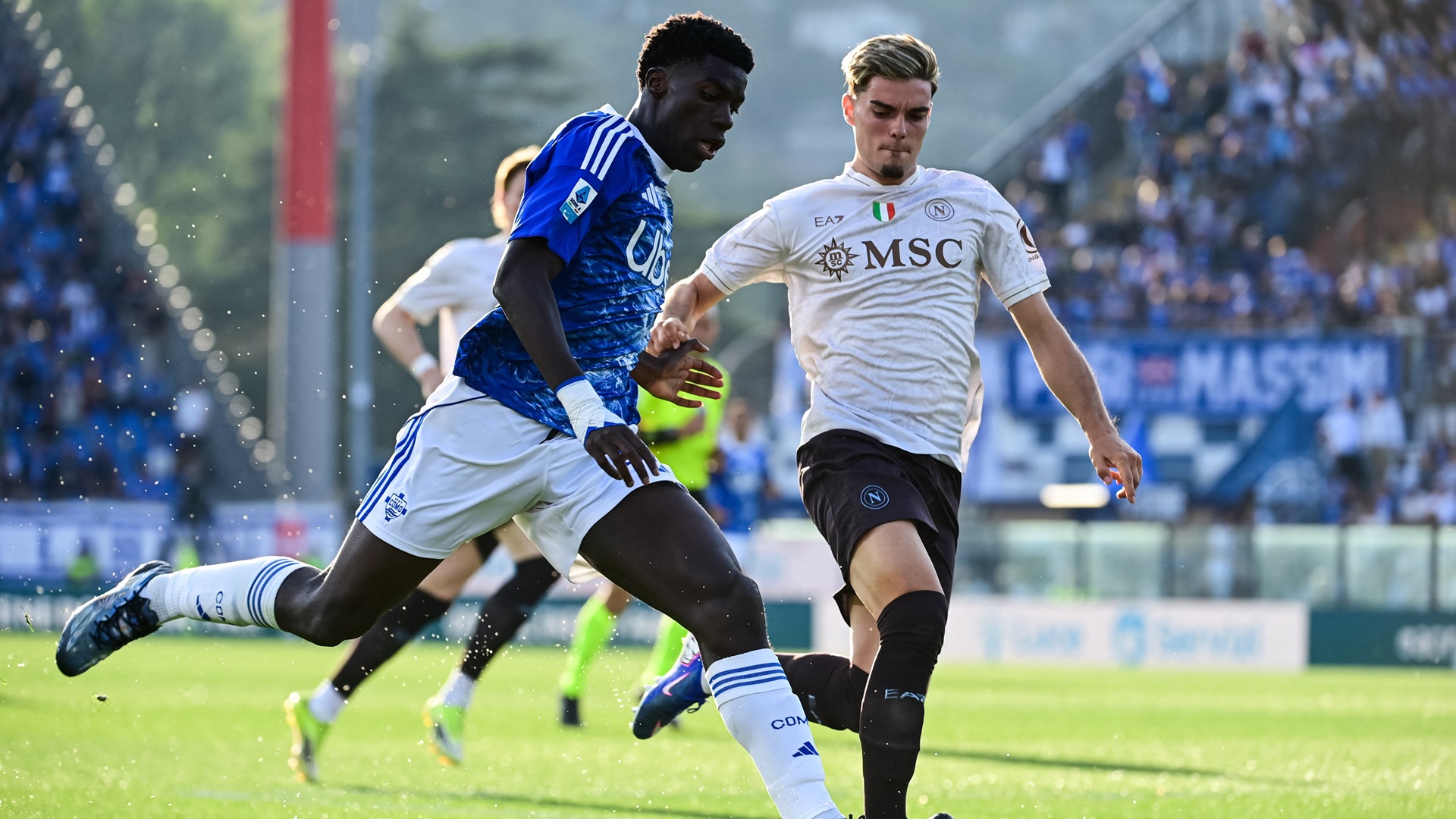Image for the title: Napoli and Como play out goalless draw in Serie A 