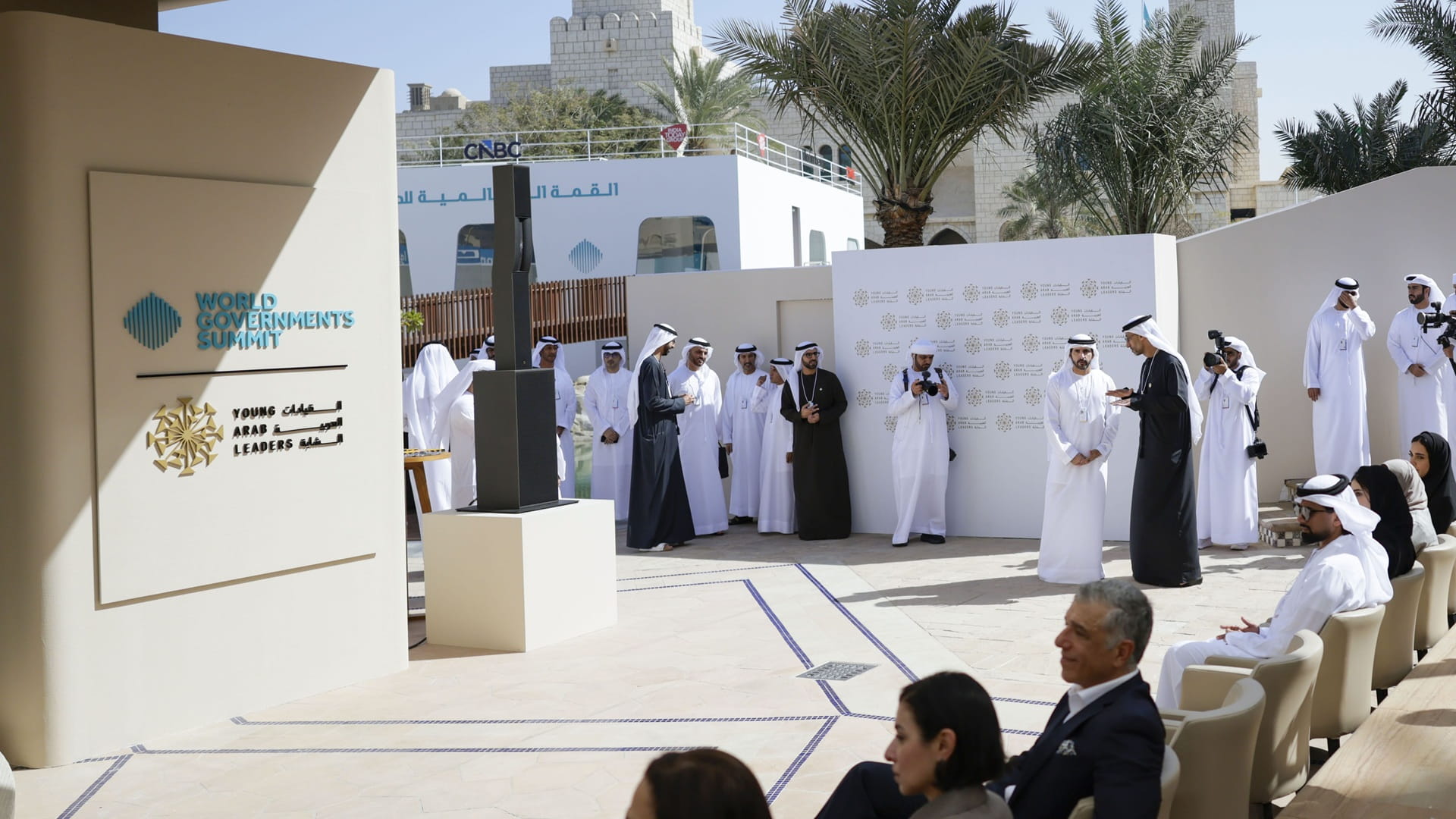 صورة بعنوان: حمدان بن محمد يشهد أعمال "منتدى القيادات العربية الشابة" 