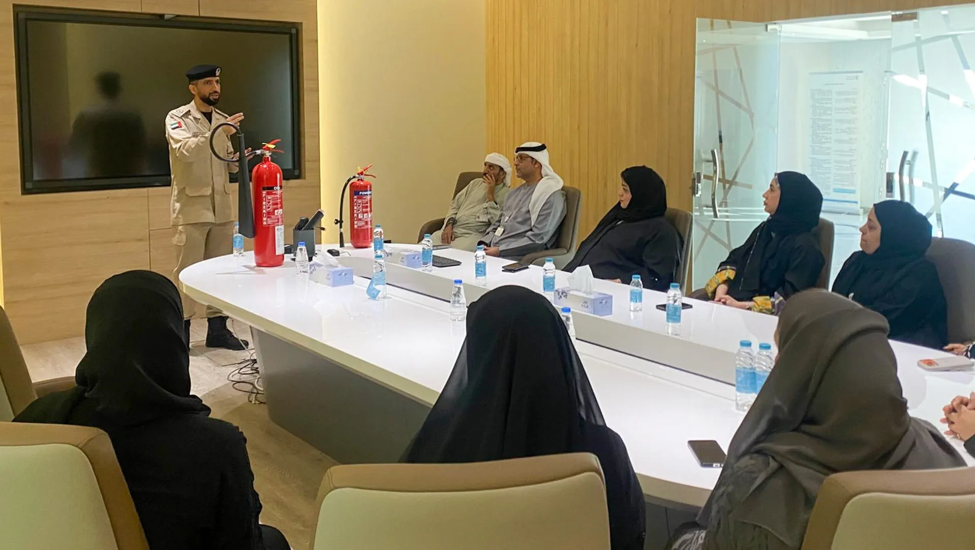 Sharjah Electricity holds safety training with Civil Defence