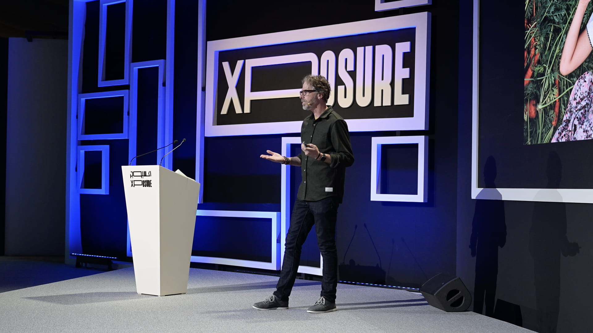 "اكسبوجر" يستعرض سيرة مصور كندي حوّل فشله المهني إلى نجاح باهر 