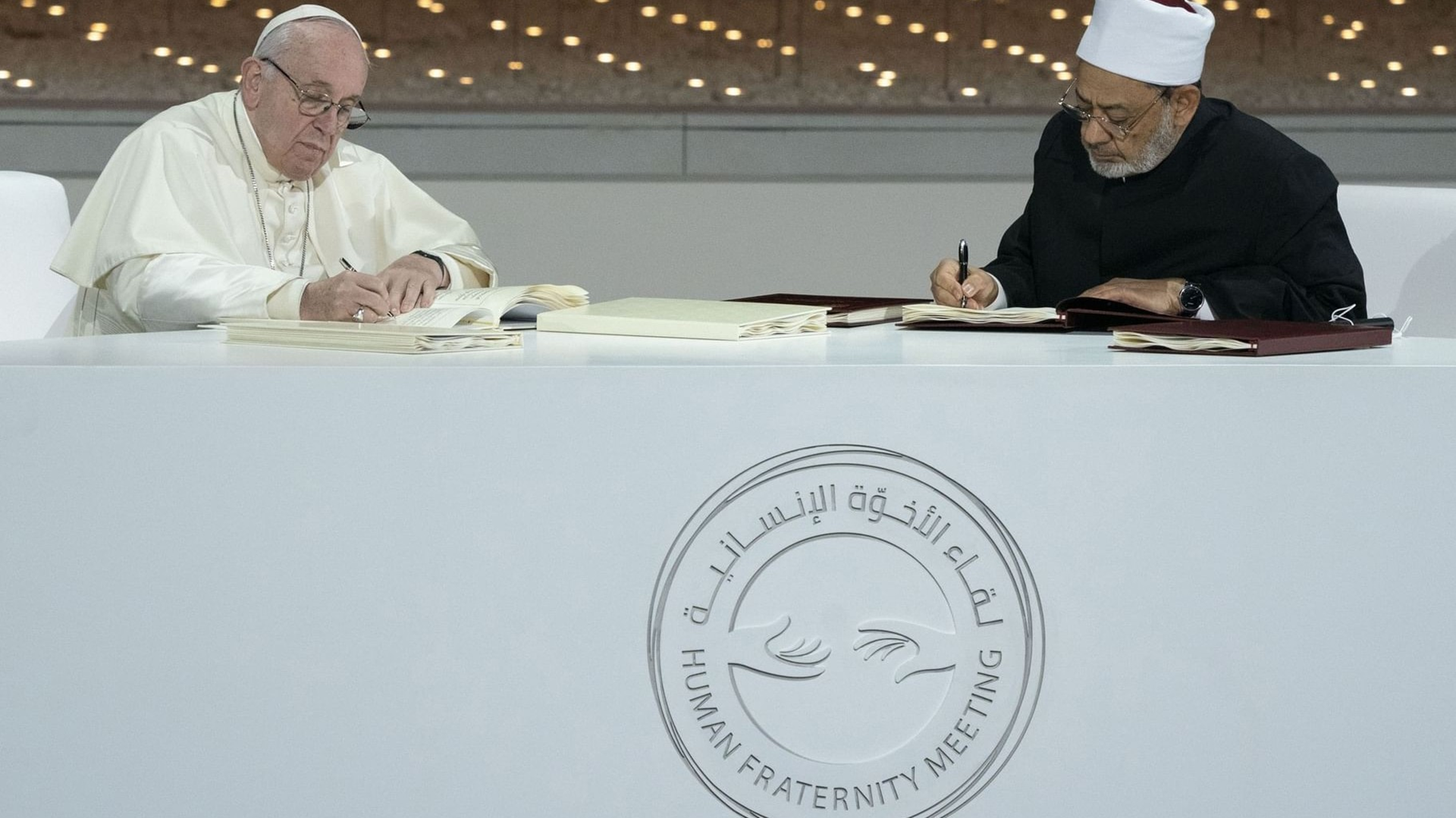 صورة بعنوان: الإمارات تحتفي باليوم العالمي للأخوة الإنسانية 