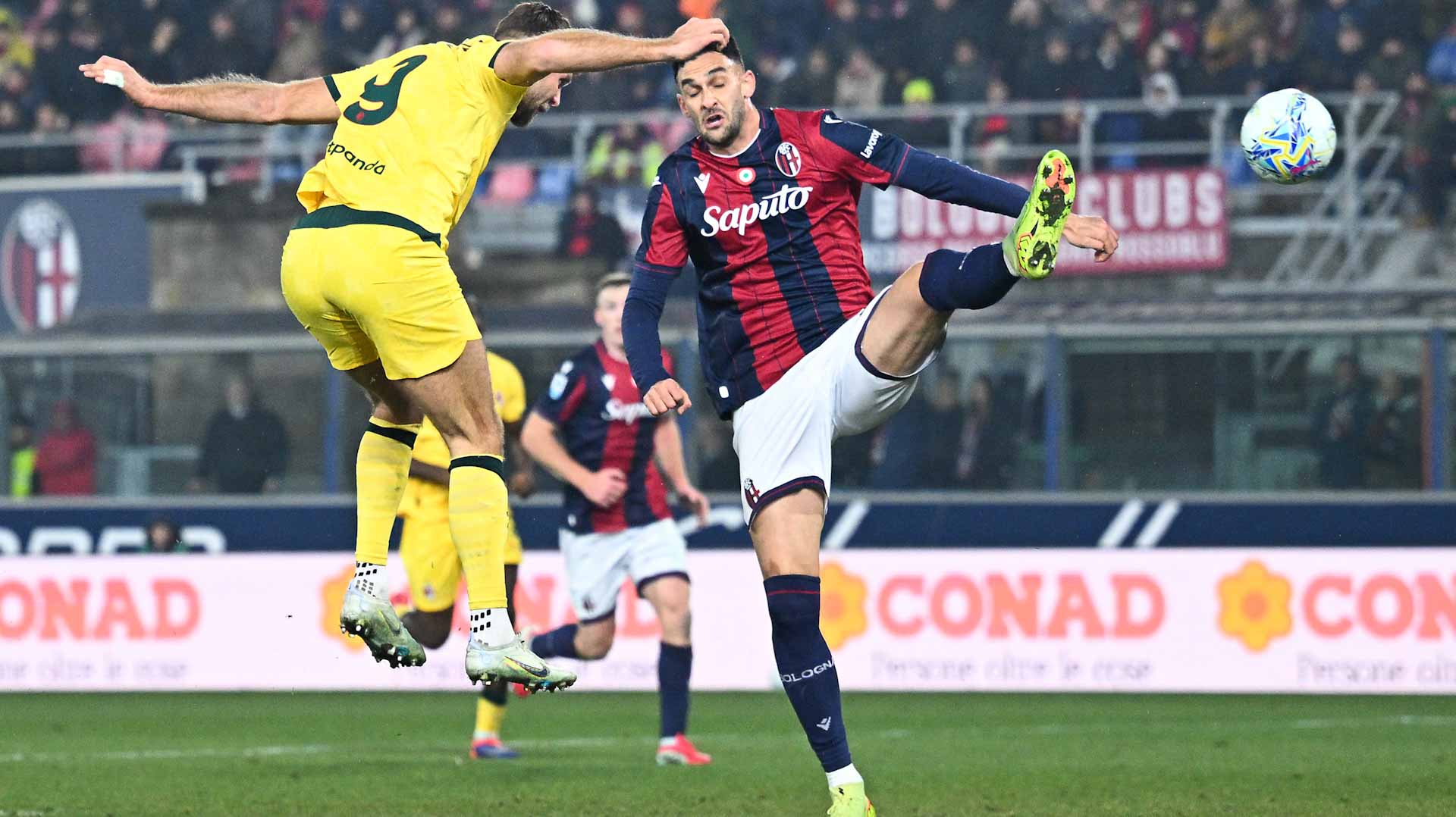 ميلان يقسو على بولونيا في الدوري الإيطالي لكرة القدم 