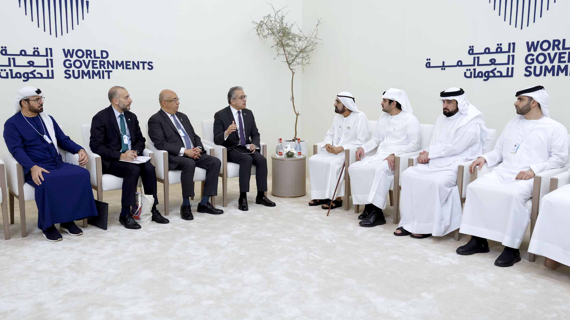 محمد بن راشد يلتقي المدير العام لـ "اليونسكو" 