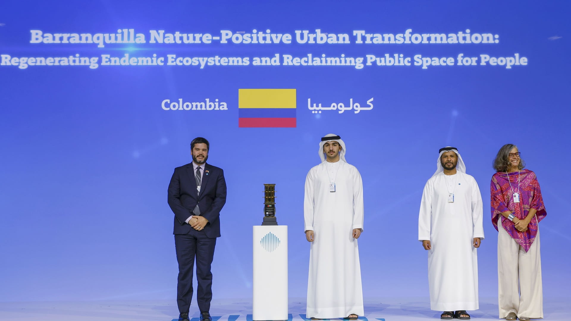 صورة بعنوان: محمد بن راشد بن محمد يكرم الفائزين بجائزة "دبي للتنمية المستدامة" 