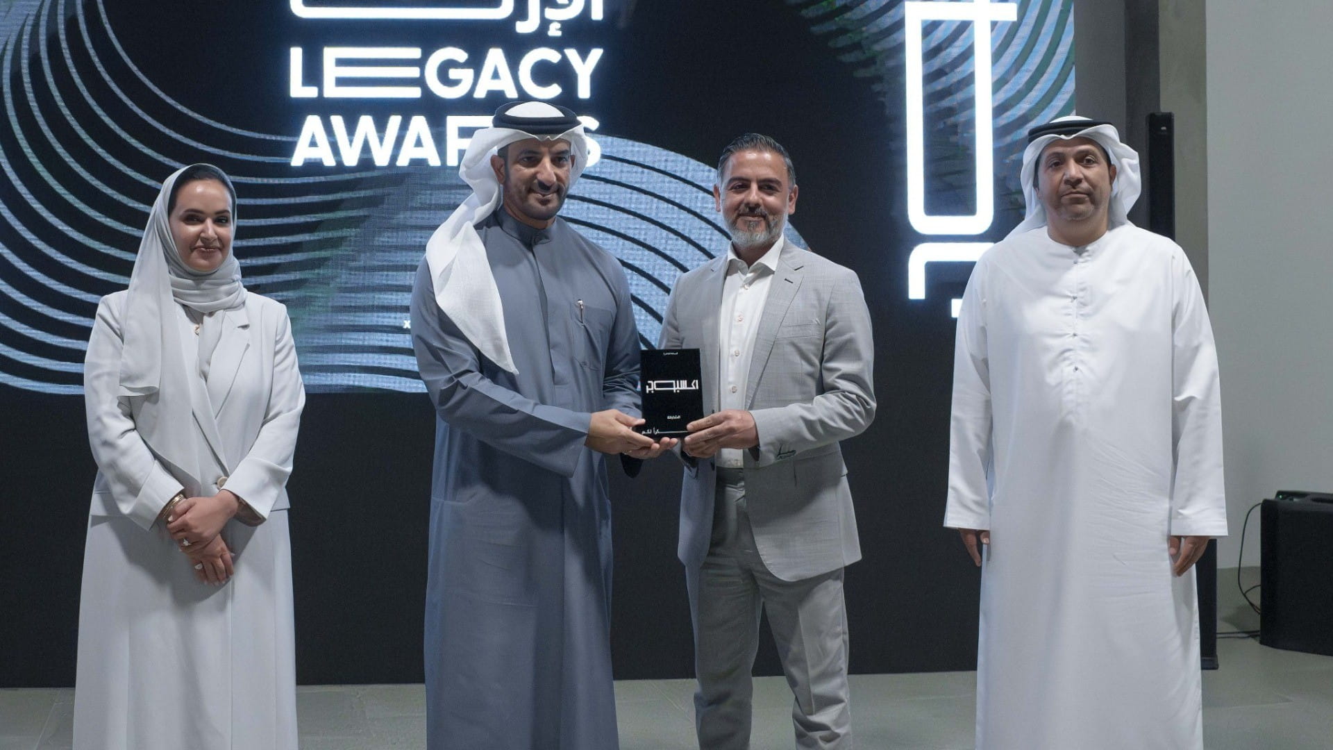 سلطان بن أحمد يشهد ختام "اكسبوجر 2026" ويكرم الفائزين بجوائز الإرث