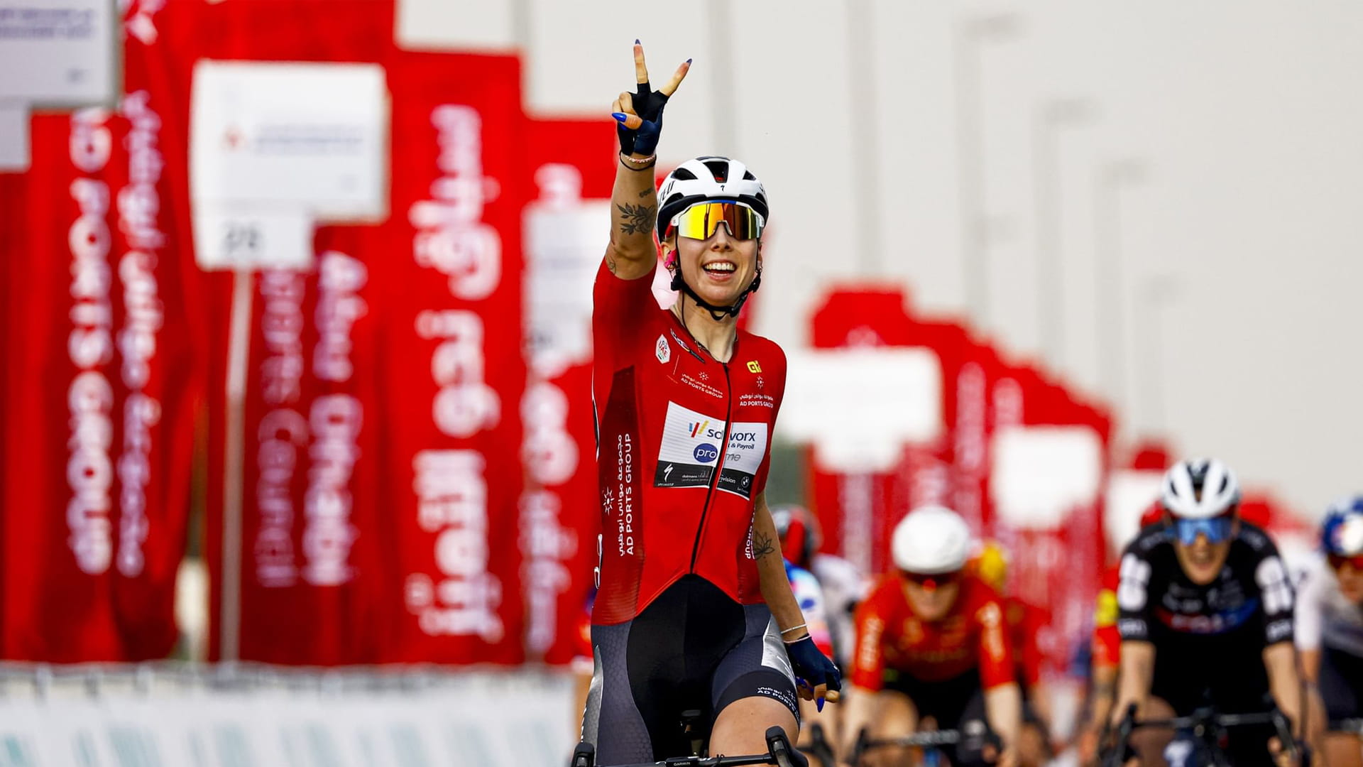 الهولندية ويبس تتوج بالمرحلة الثانية من طواف الإمارات للسيدات 