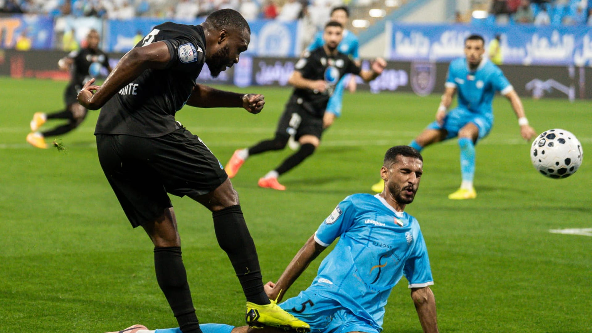 دبا يفوز على بني ياس 2-1 في دوري أدنوك للمحترفين