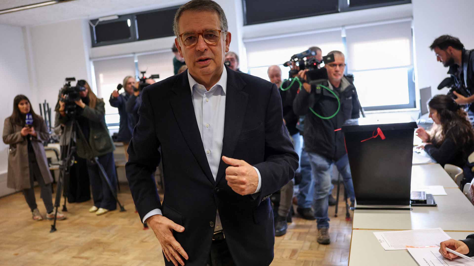 Centre-left candidate Antonio Seguro wins Portugal's presidency 