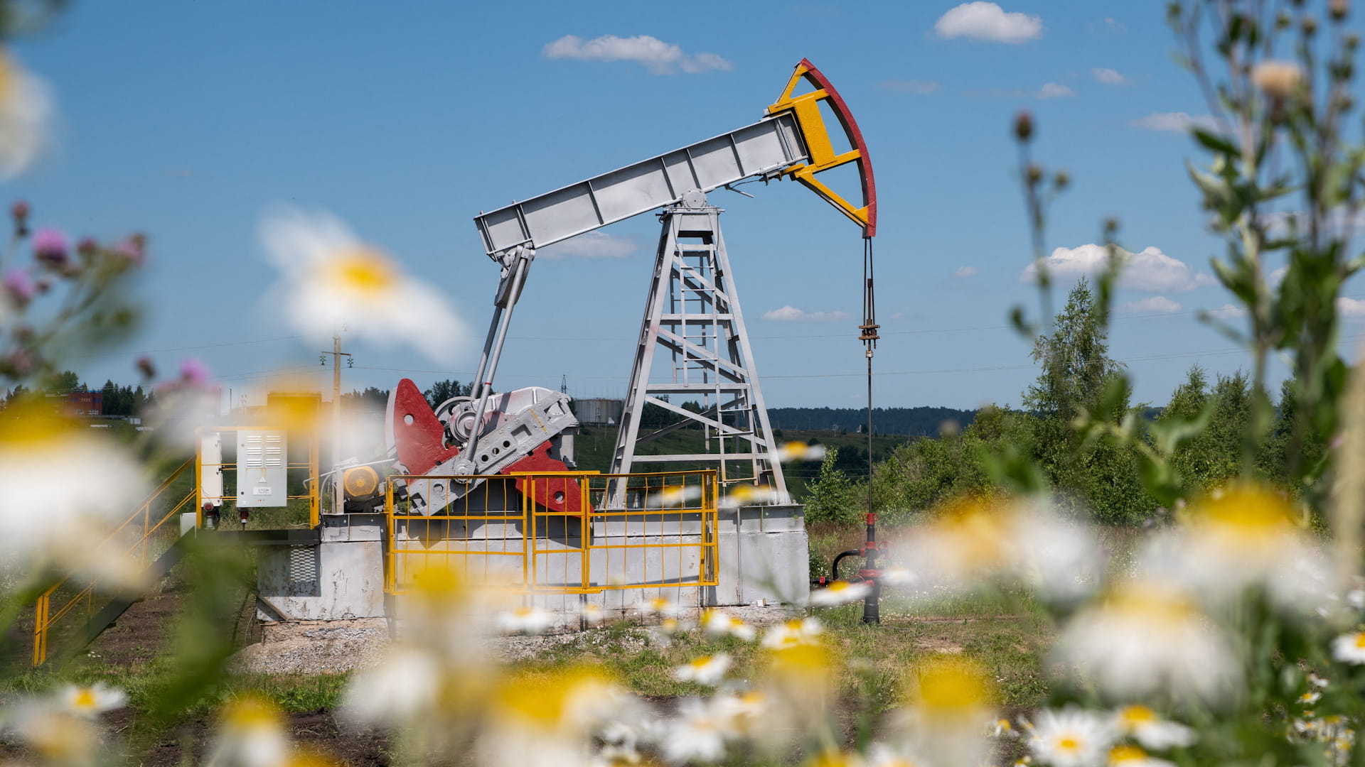 النفط يرتفع مستغلاً استمرار التوتر بين واشنطن وطهران  