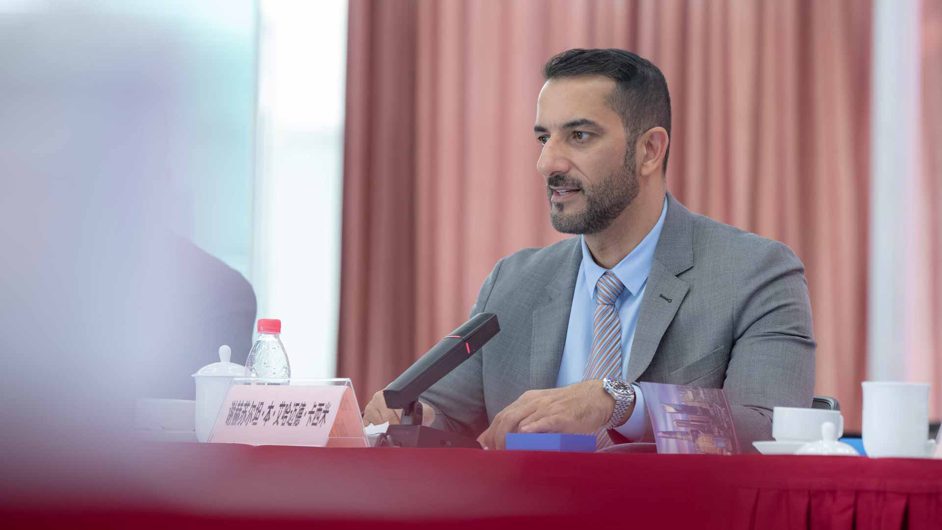 صورة بعنوان: <span class="scChromeData">{"commands":[{"click":"chrome:common:edititem({command:\"webedit:open\"})","header":"Edit the related item","icon":"/temp/iconcache/office/16x16/cubes.png","disabledIcon":"/temp/cubes_disabled16x16.png","isDivider":false,"tooltip":"Edit the related item in the Content Editor.","type":"common"},{"click":"chrome:rendering:personalize({command:\"webedit:personalize\"})","header":"Personalize","icon":"/temp/iconcache/office/16x16/users_family.png","disabledIcon":"/temp/users_family_disabled16x16.png","isDivider":false,"tooltip":"Create or edit personalization for this component.","type":"sticky"},{"click":"chrome:rendering:editvariations({command:\"webedit:editvariations\"})","header":"Edit variations","icon":"/temp/iconcache/office/16x16/windows.png","disabledIcon":"/temp/windows_disabled16x16.png","isDivider":false,"tooltip":"Edit the variations.","type":"sticky"}],"contextItemUri":"sitecore://master/{3104556A-8122-412C-B182-ECA6FB68716D}?lang=ar&ver=1","custom":{},"displayName":"Title","expandedDisplayName":"This is require field and Maximum 90 character is allow"}</span><span sc_parameters="prevent-line-break=true" class="scWebEditInput scEnabledChrome" id="fld_3104556A8122412CB182ECA6FB68716D_E873DAB3C3324E8EB106973D9F53F5B7_ar_1_c6bd09c2529242b599fc50bde0a118fe_7276_edit" contenteditable="true" scdefaulttext="[No text in field]" scfieldtype="single-line text" sc-part-of="field">سلطان بن أحمد يزور مركز هواوي ومجموعة شنغهاي الإعلامية في الصين</span>_B61375D534B04E4B8FAEC7171B62E4B0