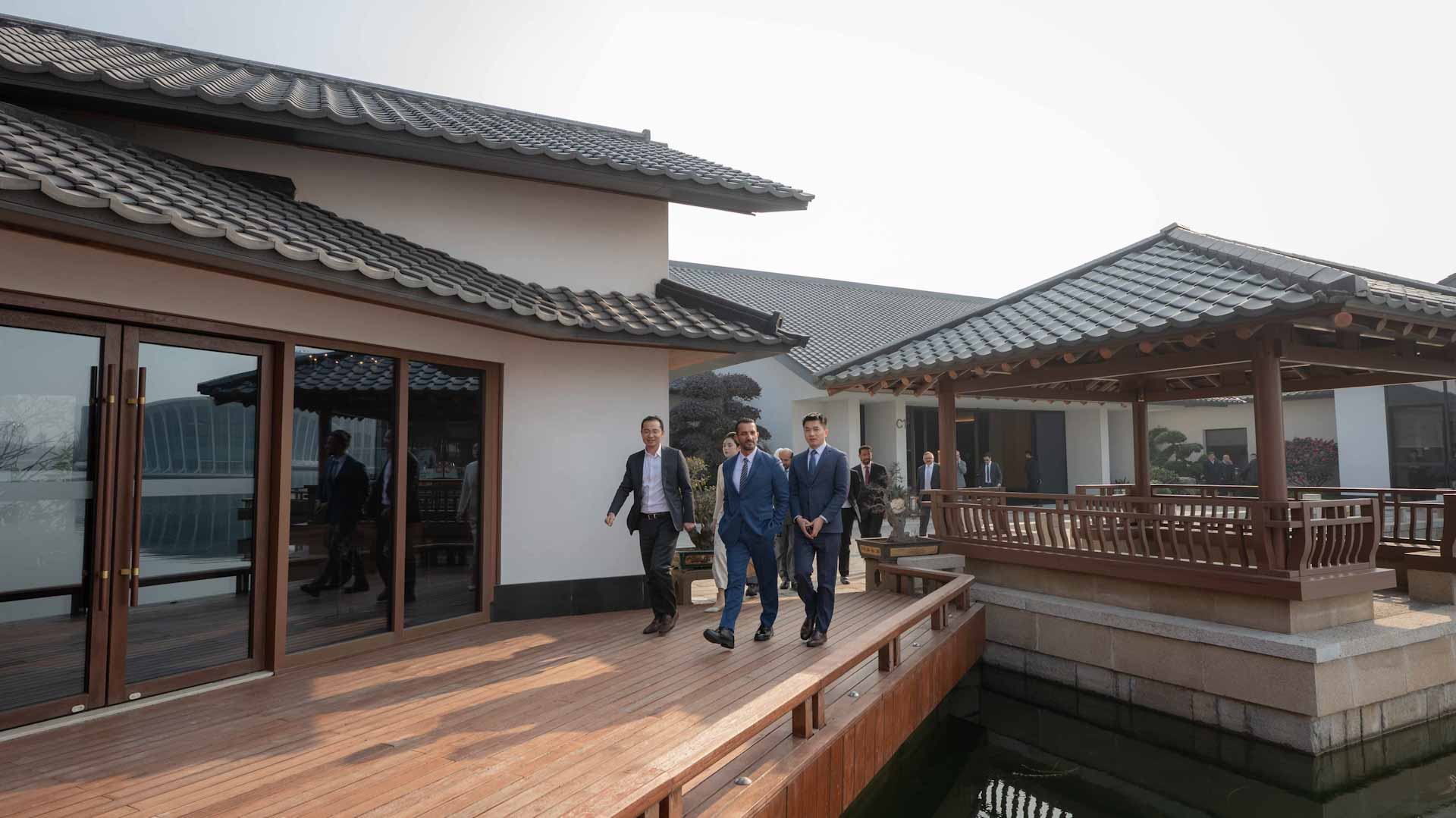 صورة بعنوان: <span class="scChromeData">{"commands":[{"click":"chrome:common:edititem({command:\"webedit:open\"})","header":"Edit the related item","icon":"/temp/iconcache/office/16x16/cubes.png","disabledIcon":"/temp/cubes_disabled16x16.png","isDivider":false,"tooltip":"Edit the related item in the Content Editor.","type":"common"},{"click":"chrome:rendering:personalize({command:\"webedit:personalize\"})","header":"Personalize","icon":"/temp/iconcache/office/16x16/users_family.png","disabledIcon":"/temp/users_family_disabled16x16.png","isDivider":false,"tooltip":"Create or edit personalization for this component.","type":"sticky"},{"click":"chrome:rendering:editvariations({command:\"webedit:editvariations\"})","header":"Edit variations","icon":"/temp/iconcache/office/16x16/windows.png","disabledIcon":"/temp/windows_disabled16x16.png","isDivider":false,"tooltip":"Edit the variations.","type":"sticky"}],"contextItemUri":"sitecore://master/{3104556A-8122-412C-B182-ECA6FB68716D}?lang=ar&ver=1","custom":{},"displayName":"Title","expandedDisplayName":"This is require field and Maximum 90 character is allow"}</span><span sc_parameters="prevent-line-break=true" class="scWebEditInput scEnabledChrome" id="fld_3104556A8122412CB182ECA6FB68716D_E873DAB3C3324E8EB106973D9F53F5B7_ar_1_c6bd09c2529242b599fc50bde0a118fe_7276_edit" contenteditable="true" scdefaulttext="[No text in field]" scfieldtype="single-line text" sc-part-of="field">سلطان بن أحمد يزور مركز هواوي ومجموعة شنغهاي الإعلامية في الصين</span>_4B5FB4E5ED1241D084E841773988837D