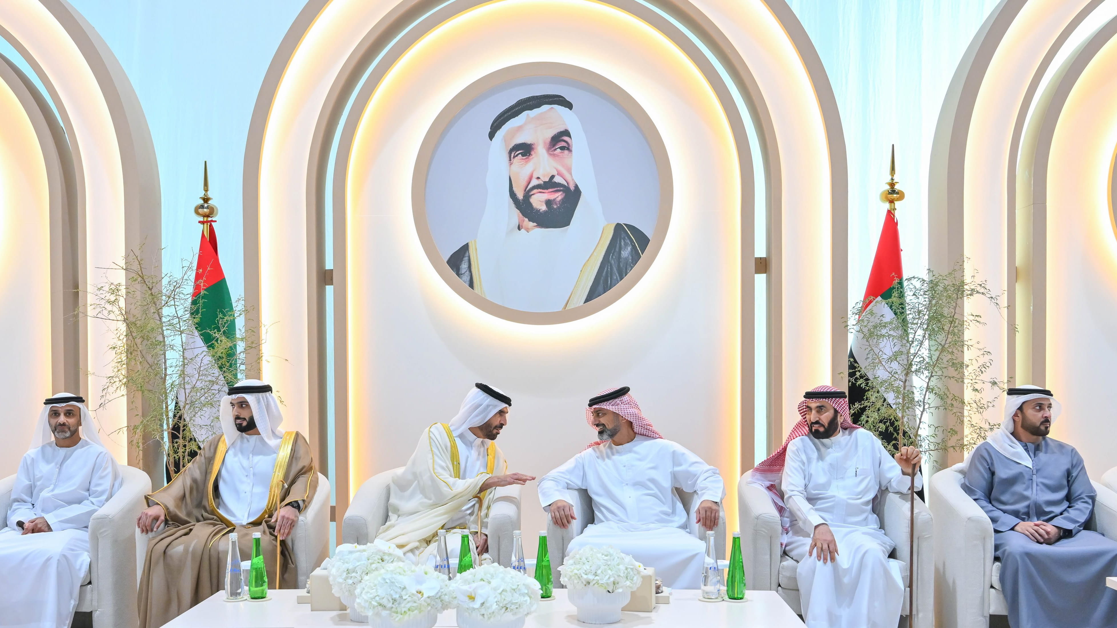 عمار بن حميد والشيوخ يحضرون أفراح القاسمي والمهيري في أبوظبي 