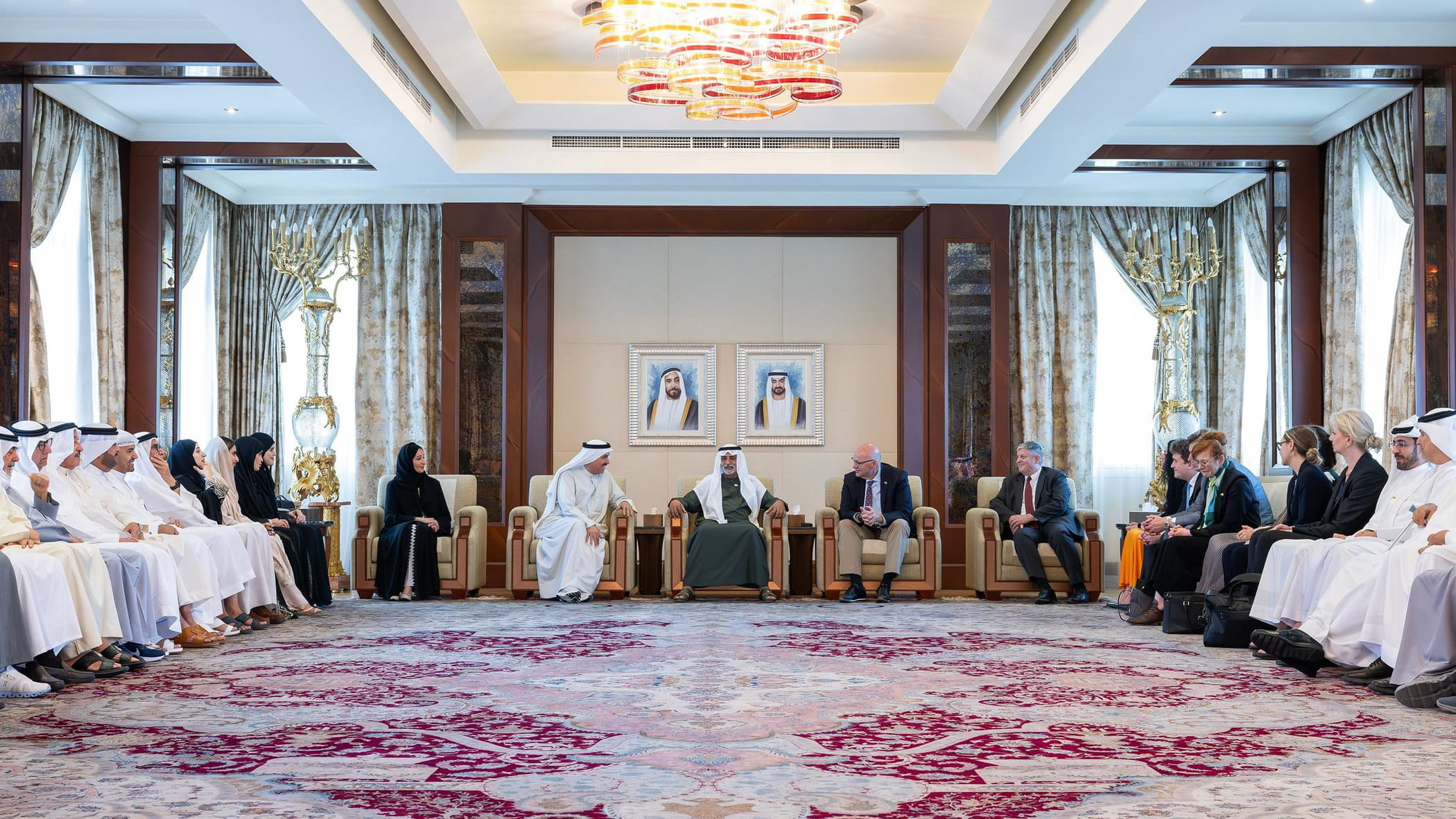 نهيان بن مبارك يبحث مع وفد برلماني ألماني تعزيز علاقات البلدين 