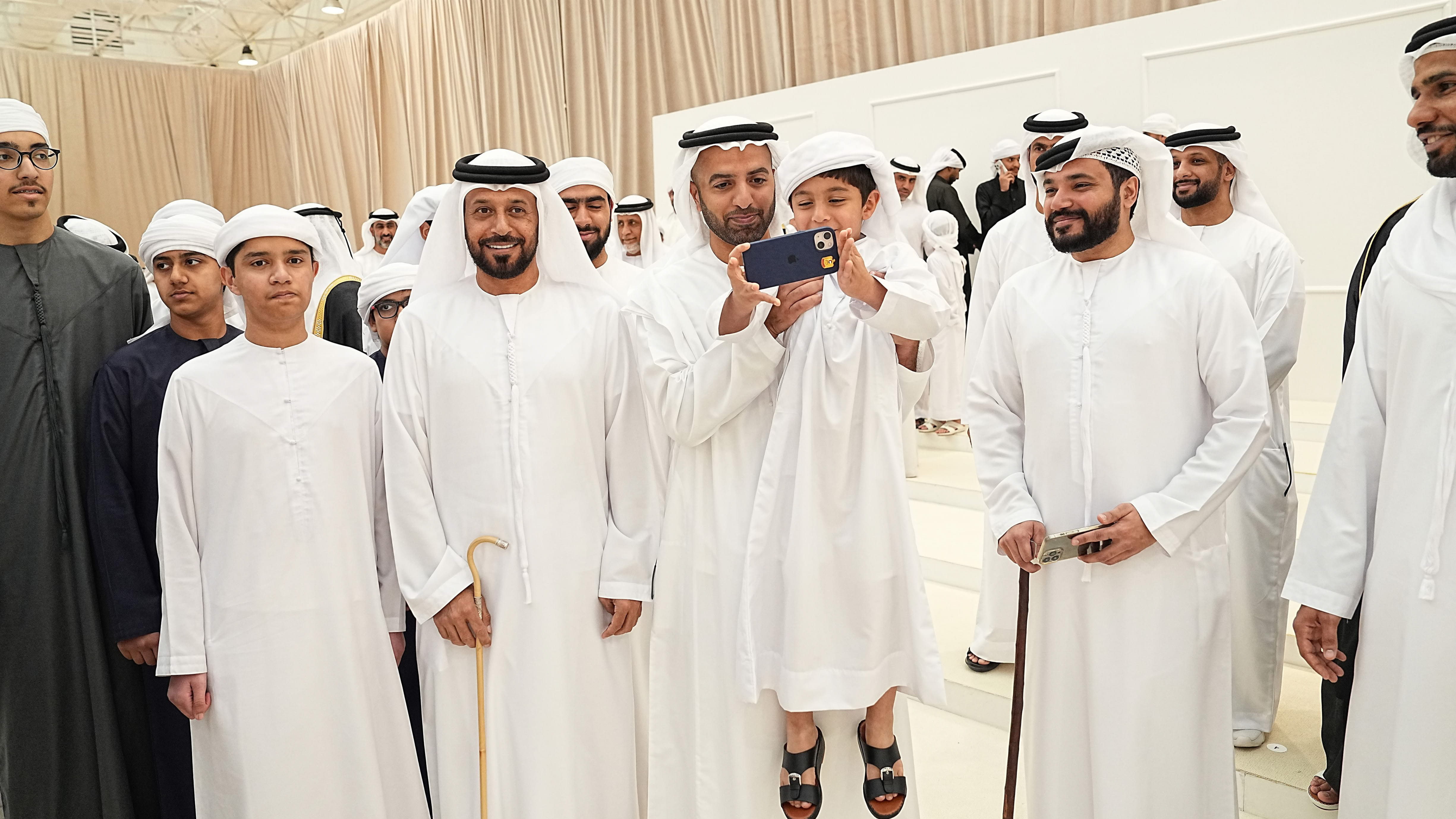 محمد بن سعود يشهد العرس الجماعي الـ11 في رأس الخيمة 