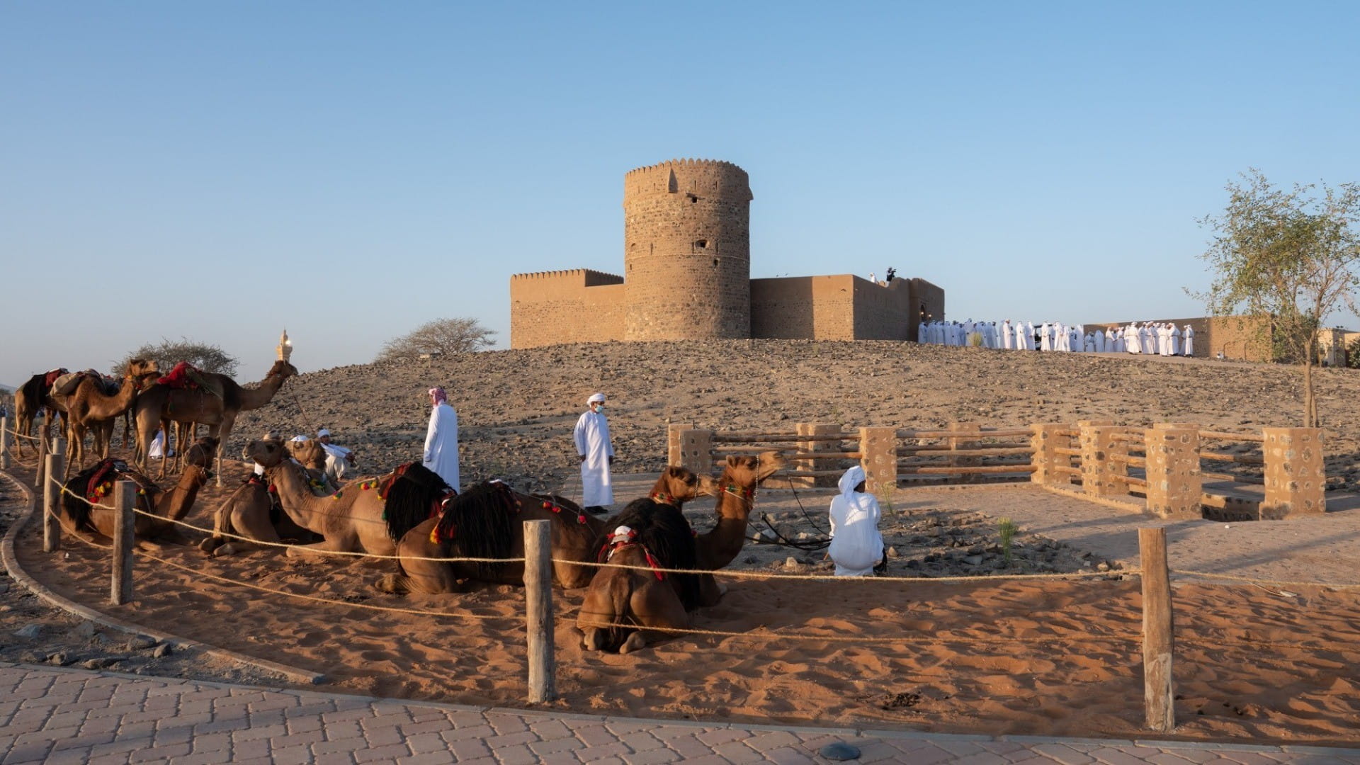 حاكم الشارقة يفتتح حصن فِلي بعد أعمال الترميم وإحياء المنطقة