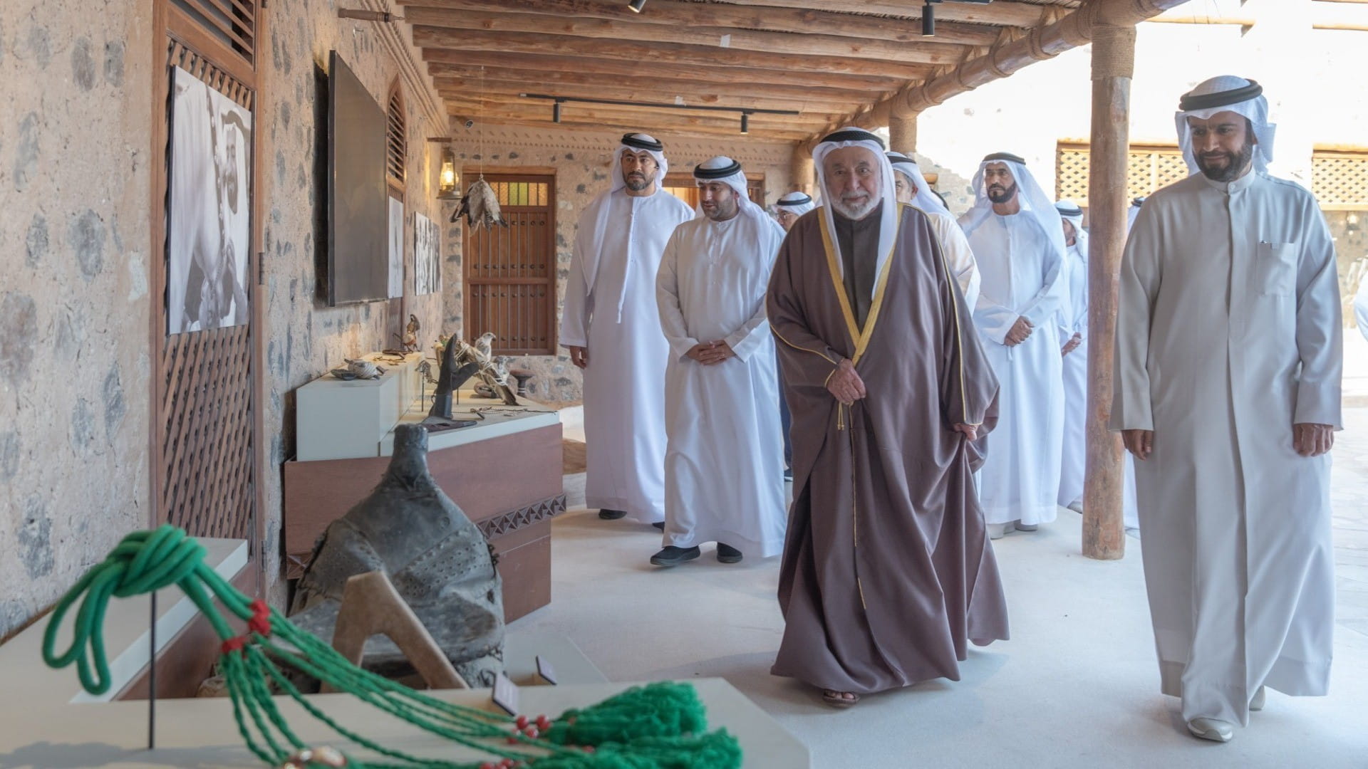 حاكم الشارقة يفتتح حصن فِلي بعد أعمال الترميم وإحياء المنطقة
