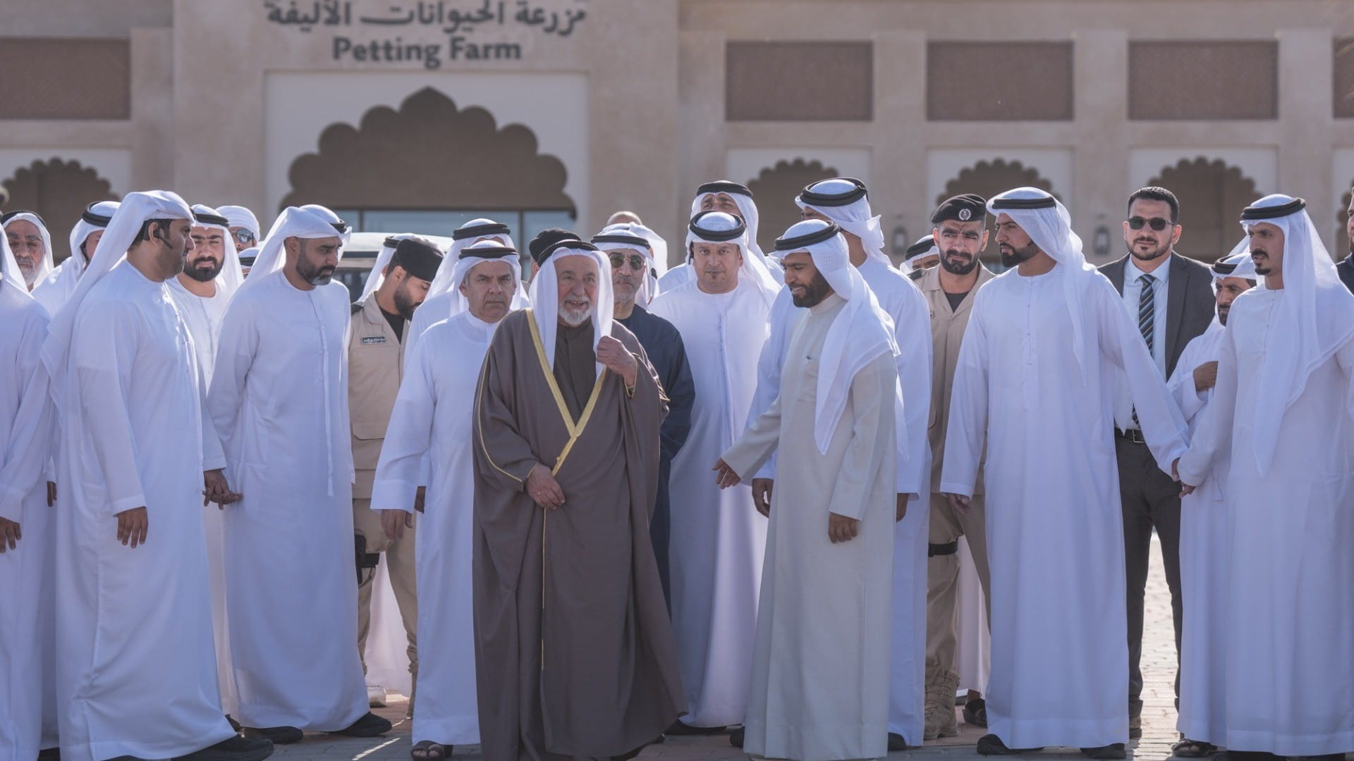 حاكم الشارقة يفتتح مزرعة الحيوانات الأليفة في منطقة فِلي