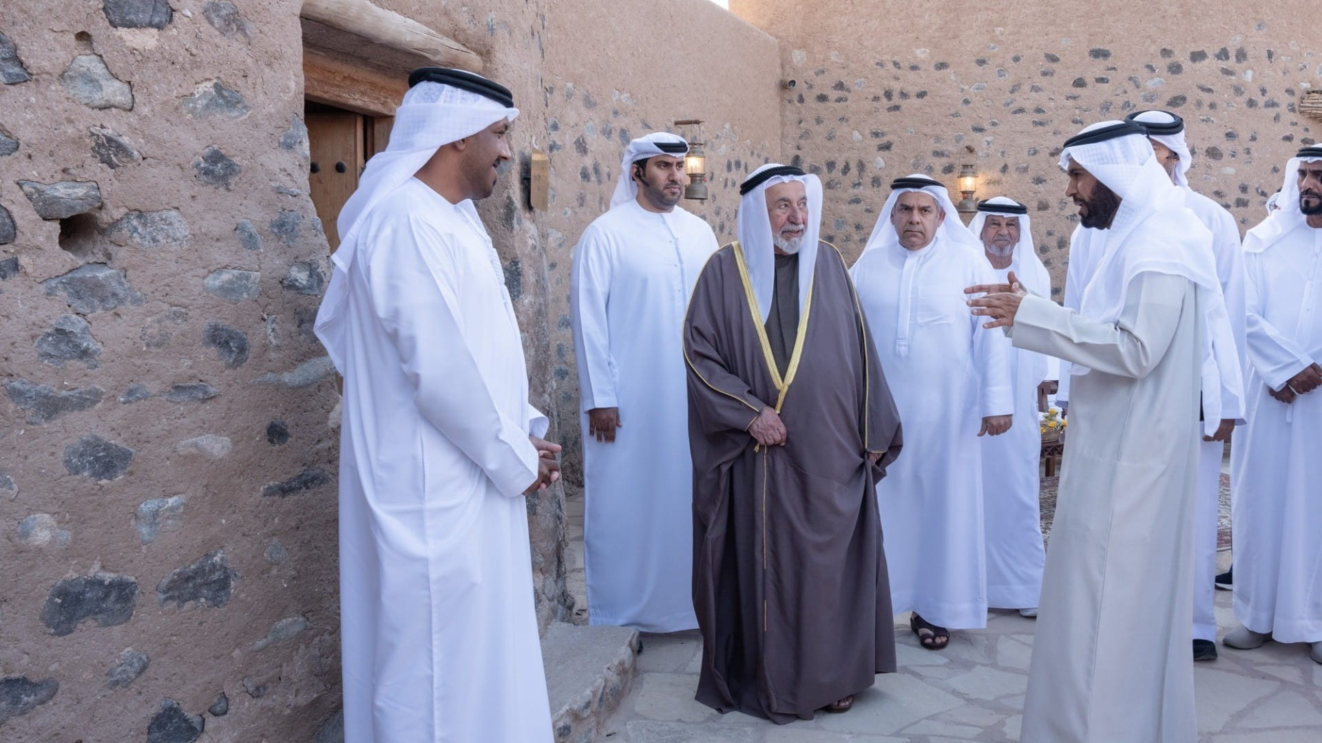 حاكم الشارقة يفتتح حصن فِلي بعد أعمال الترميم وإحياء المنطقة