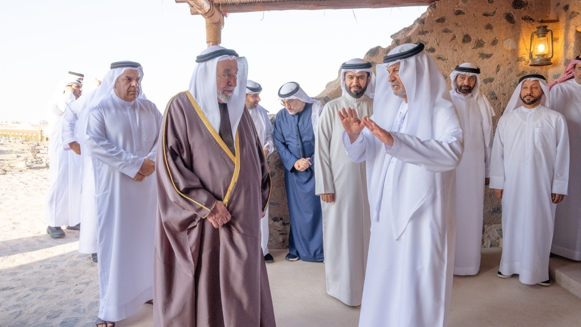حاكم الشارقة يفتتح حصن فِلي بعد أعمال الترميم وإحياء المنطقة