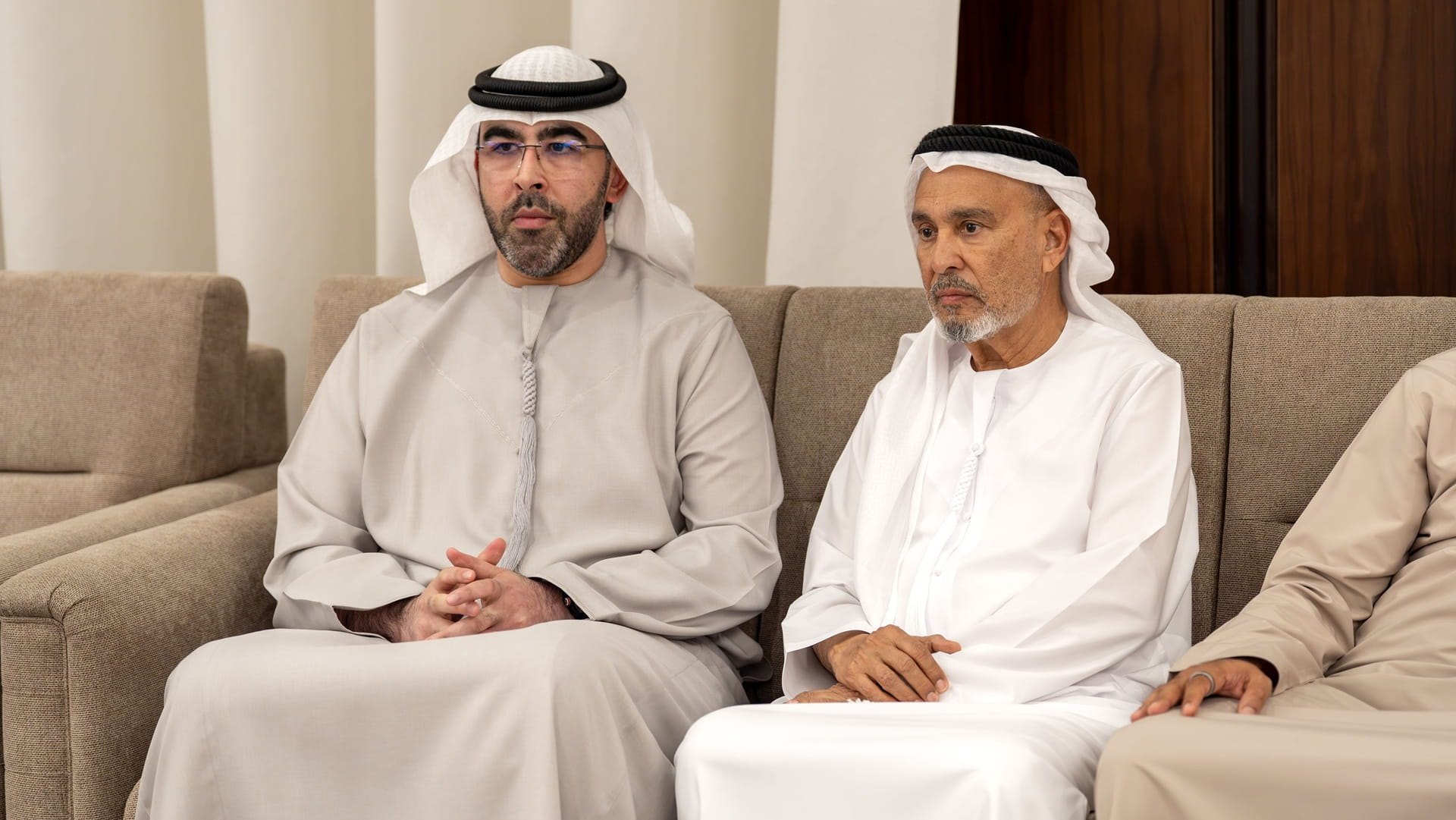 نائب حاكم أم القيوين يقدم واجب العزاء في عبد المجيد صديقي