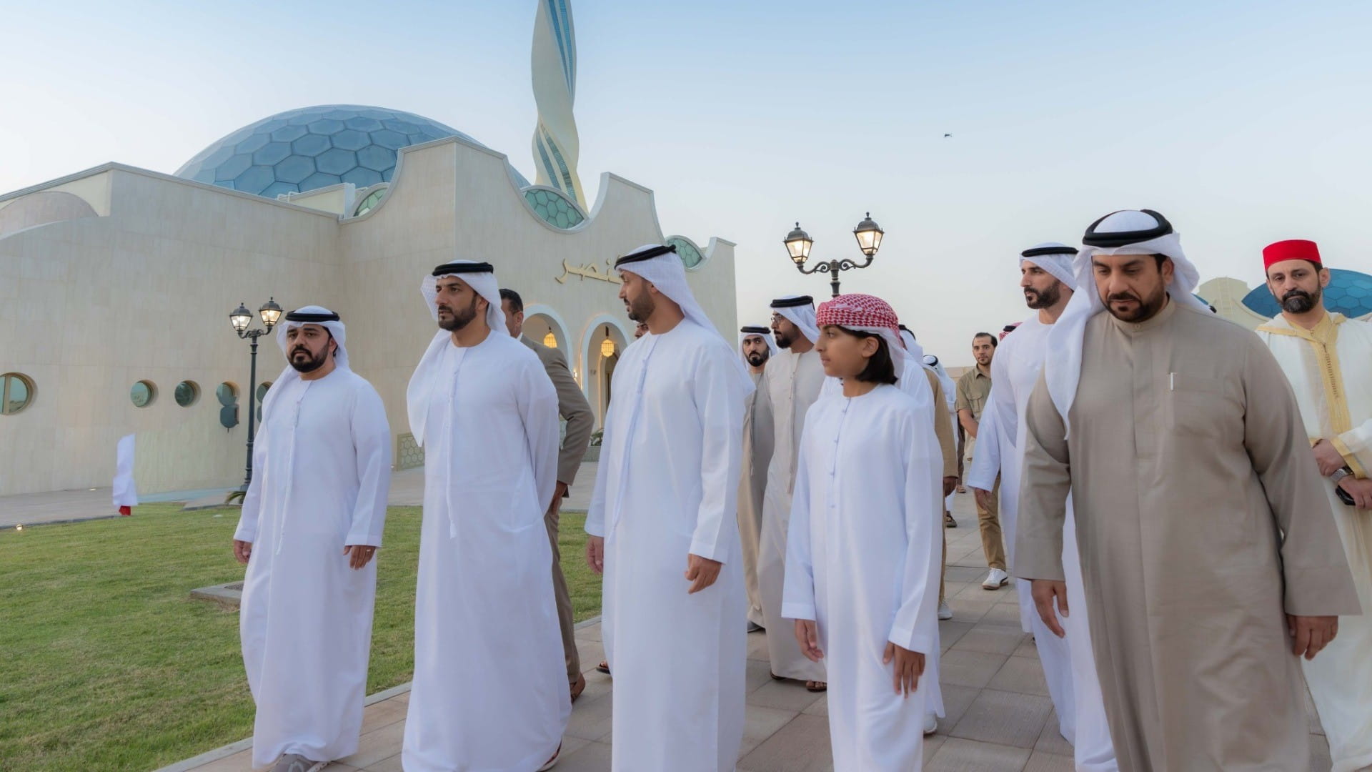 سلطان بن أحمد القاسمي يفتتح مسجد النصر في مدينة الذيد