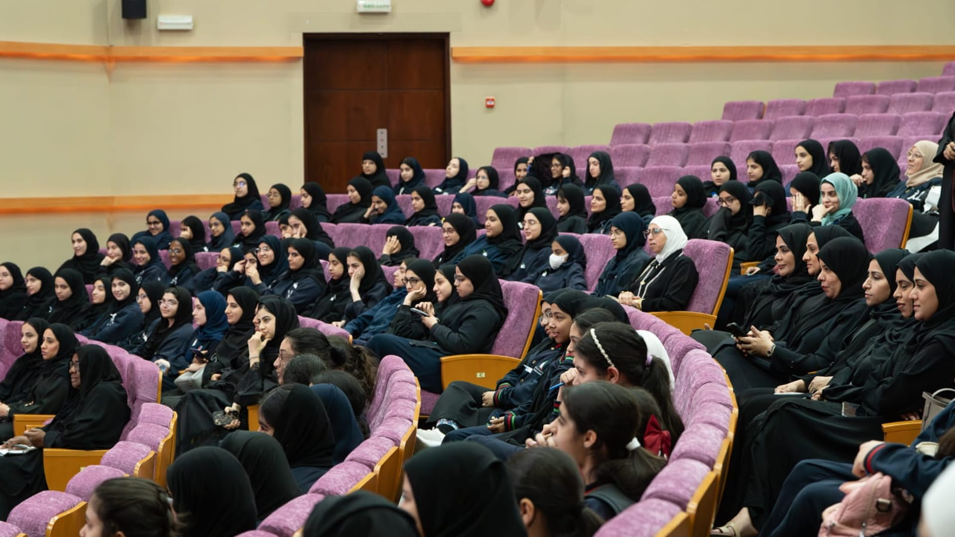 "أسرية الشارقة" تعزز قيم وسلوك الطلبة عبر برنامج "محطات القيم"