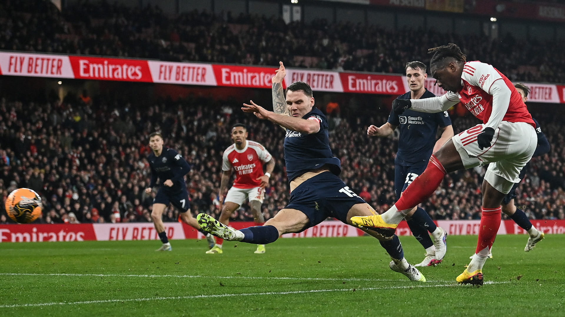 أرسنال يواجه فريقاً من درجة الـ 3 وسيتي يلاقي نيوكاسل بكأس إنجلترا 