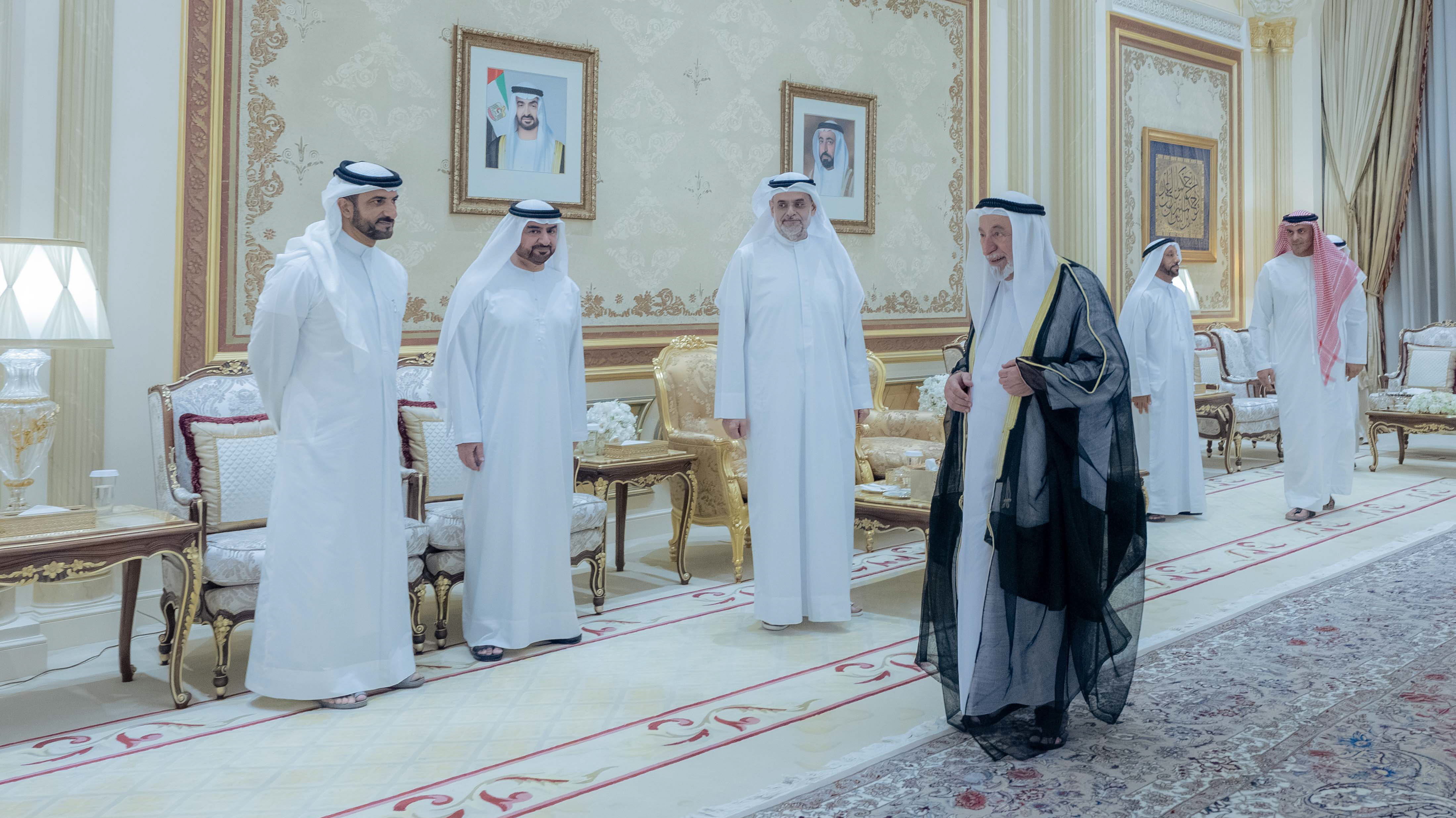 سلطان القاسمي يتقبل تهاني كبار المسؤولين والضباط بالشهر الفضيل