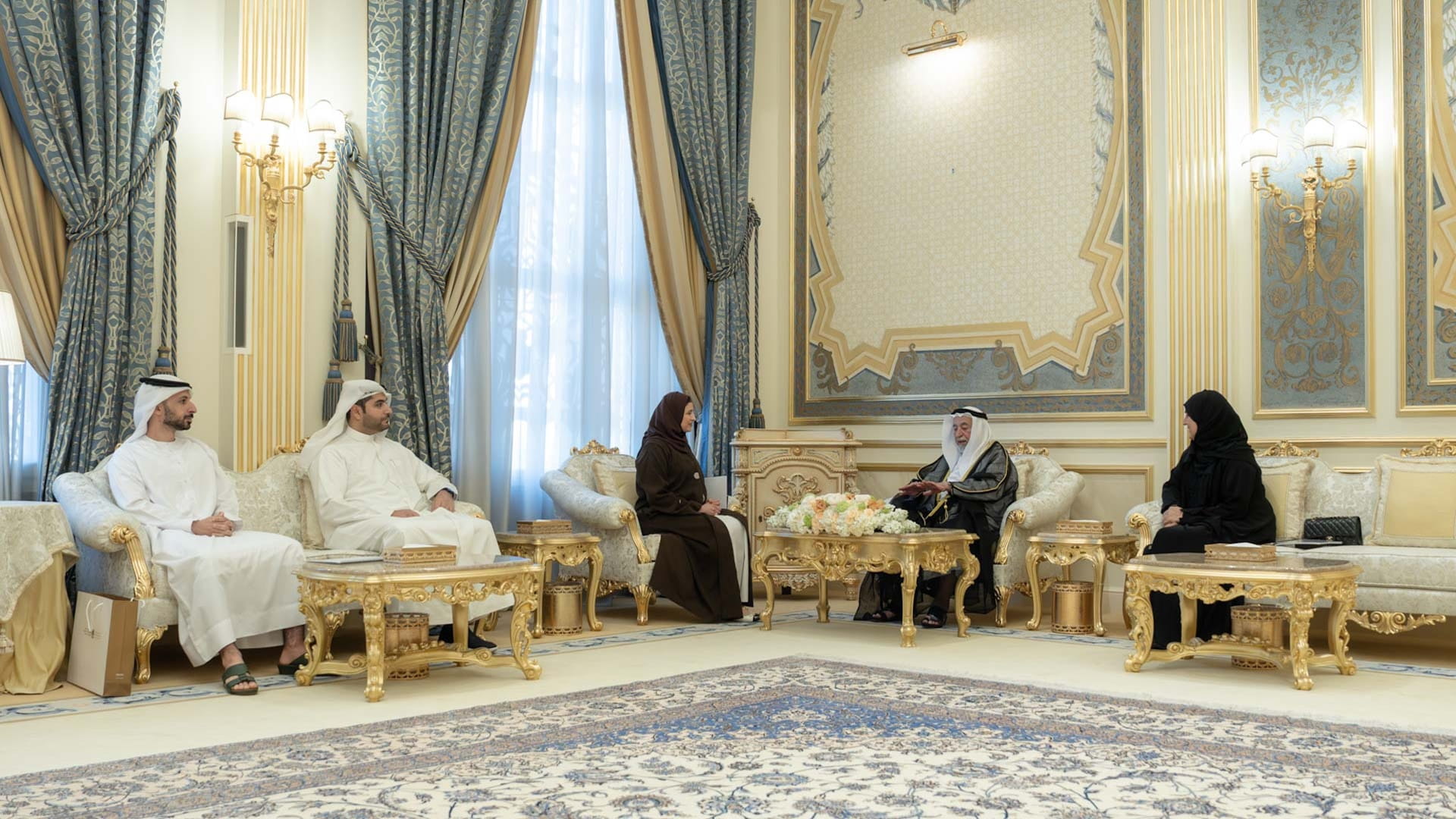 Sharjah Ruler receives minister of education 