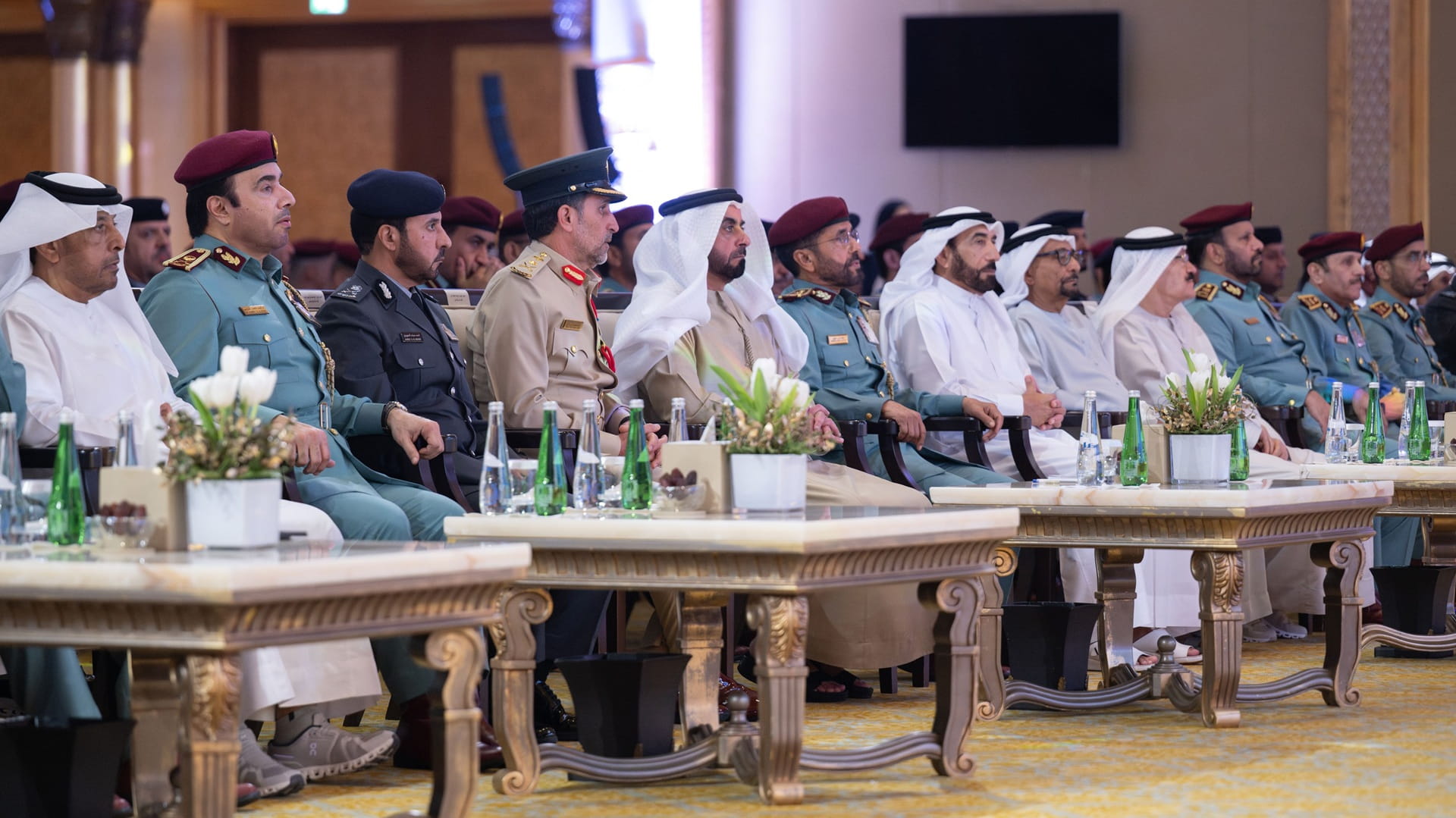 سيف بن زايد يكرم الفائزين بجائزة وزير الداخلية للتميز بدورتها الـ7 