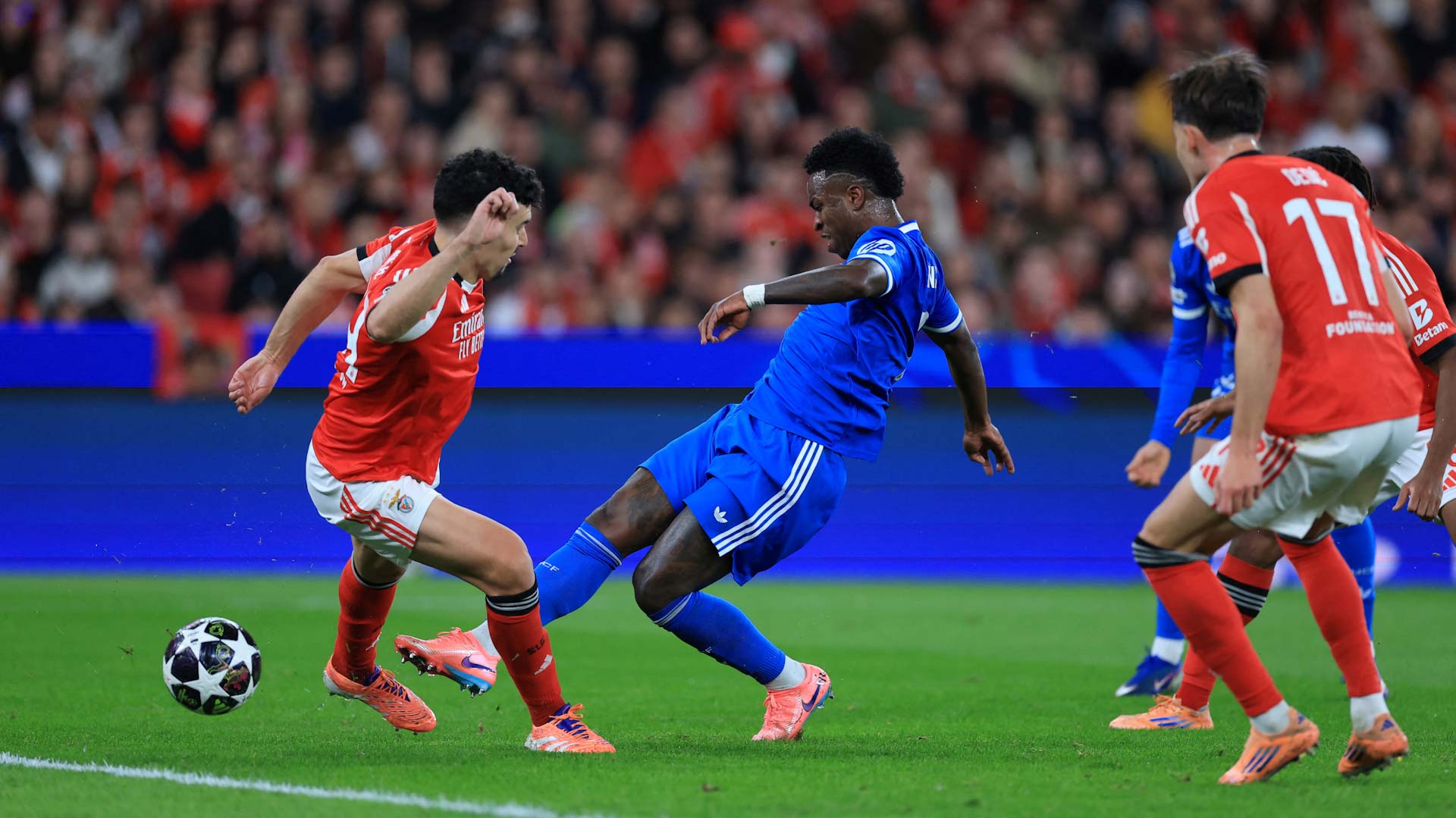 Real Madrid edge Benfica with narrow win