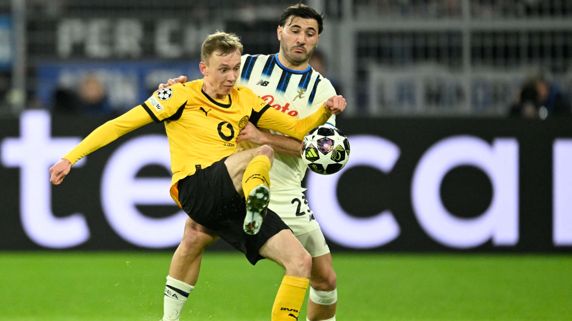 بوروسيا دورتموند يتخطى أتالانتا ويدنو من ثمن نهائي الأبطال  