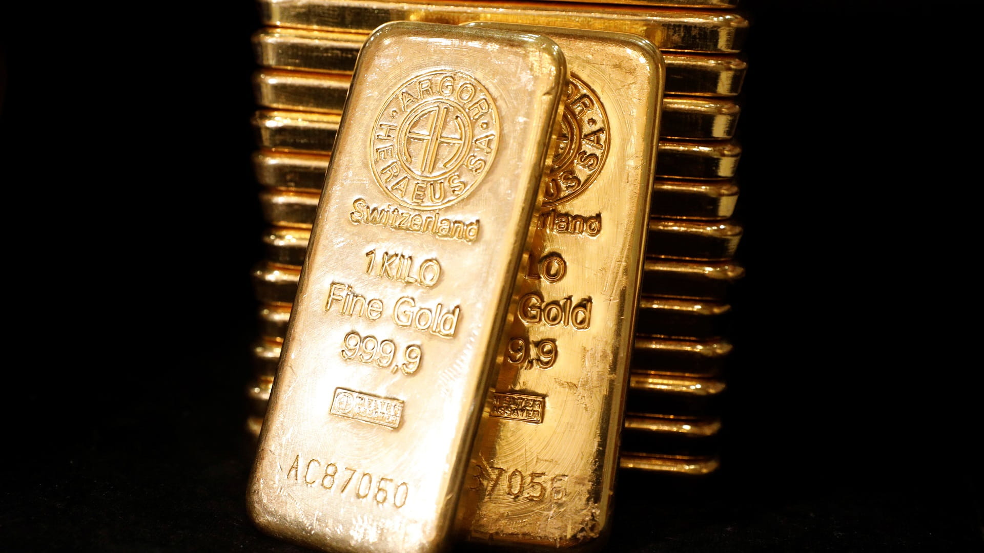 الذهب يصعد 2.6% إلى 5003.85 دولار للأونصة والفضة لـ78.10 دولار 