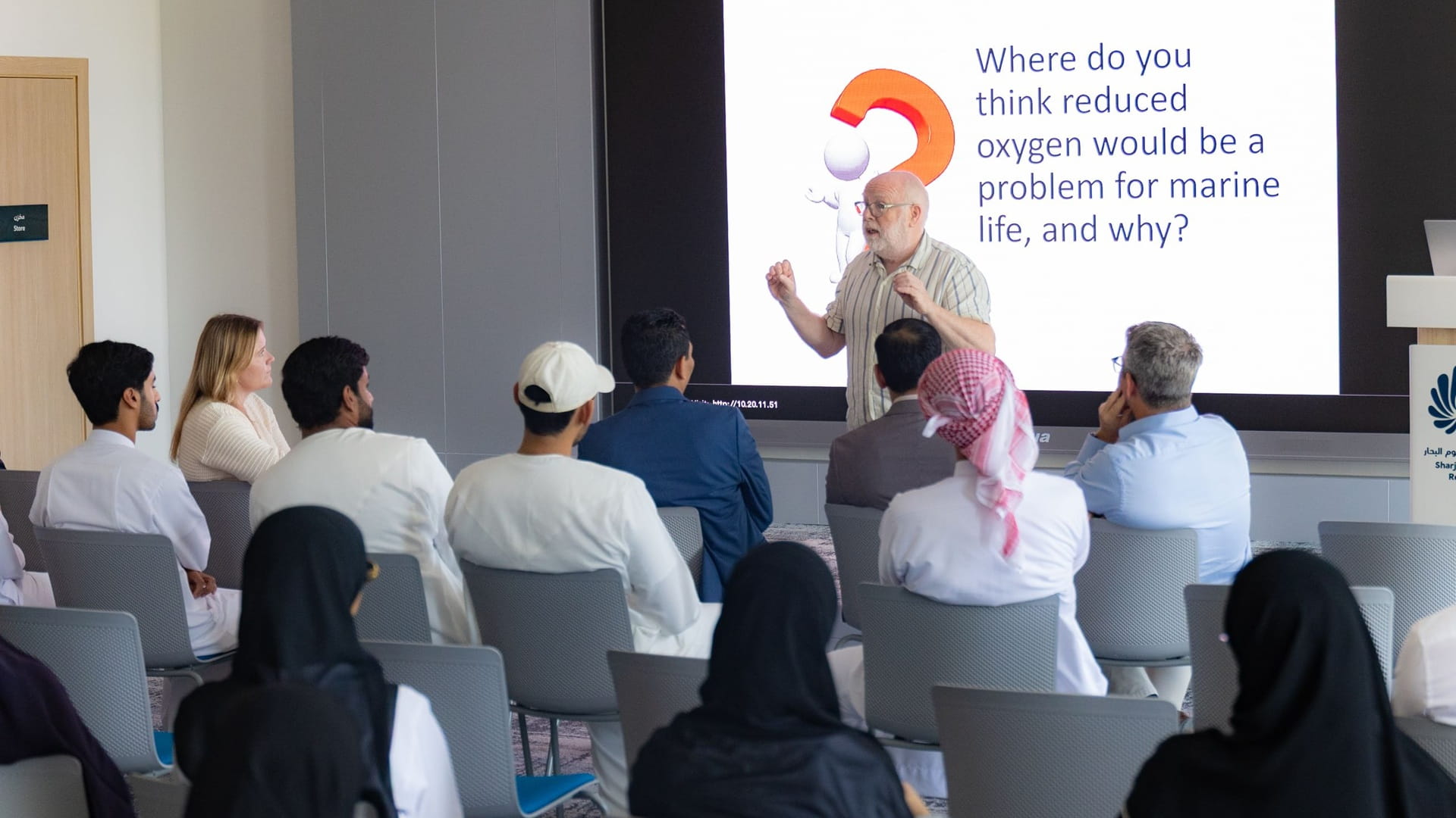 مركز الشارقة لأبحاث علوم البحار يبحث تأثير نقص الأكسجين على البيئة 