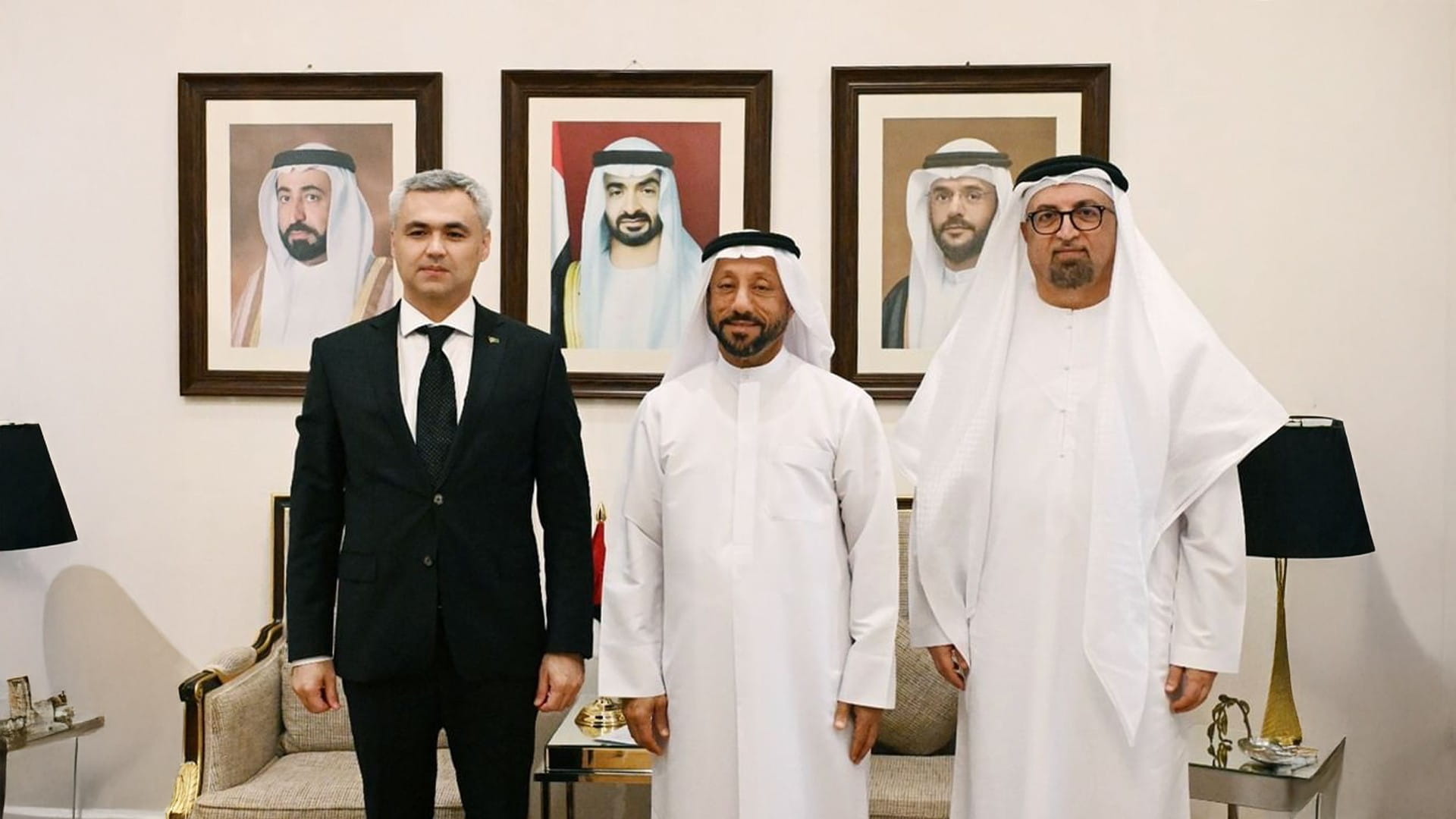 رئيس مجلس غرفة الشارقة يبحث تعزيز التعاون الاقتصادي مع تركمانستان