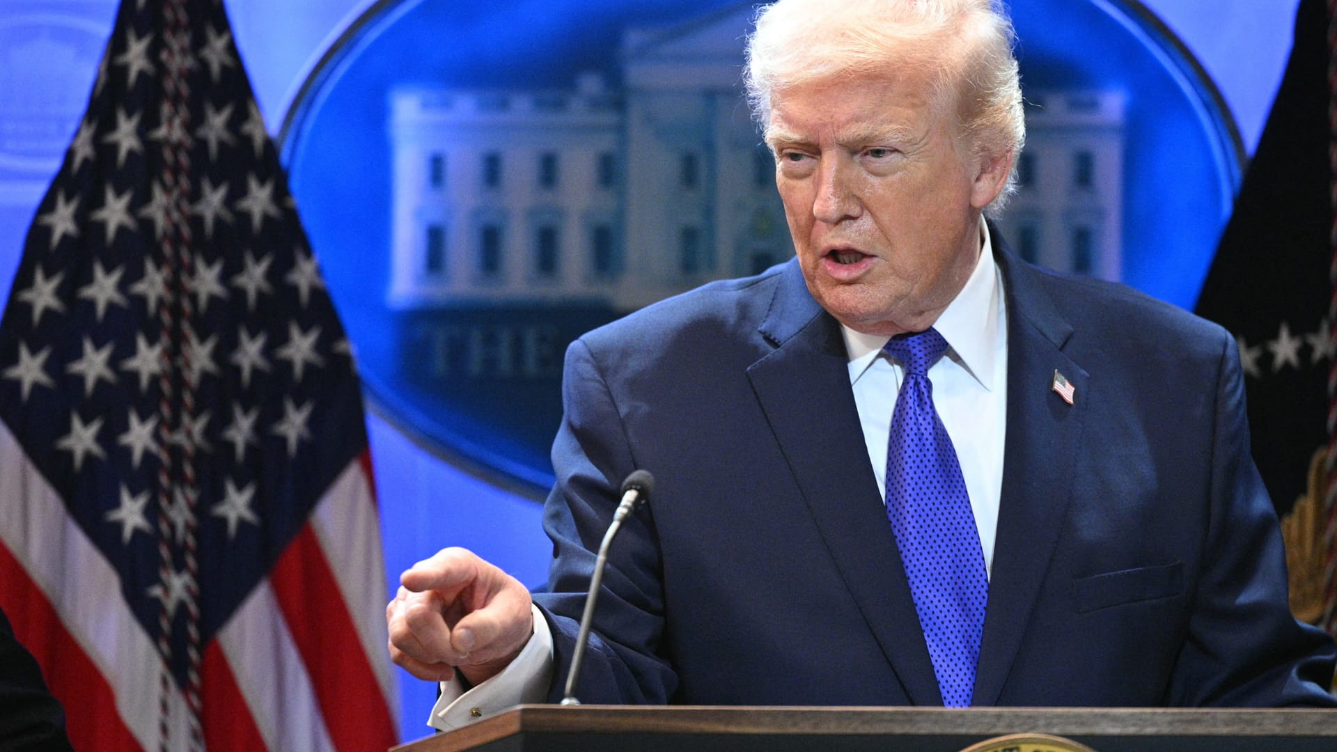 Trump imposes 10% global tariff after stinging court rebuke 