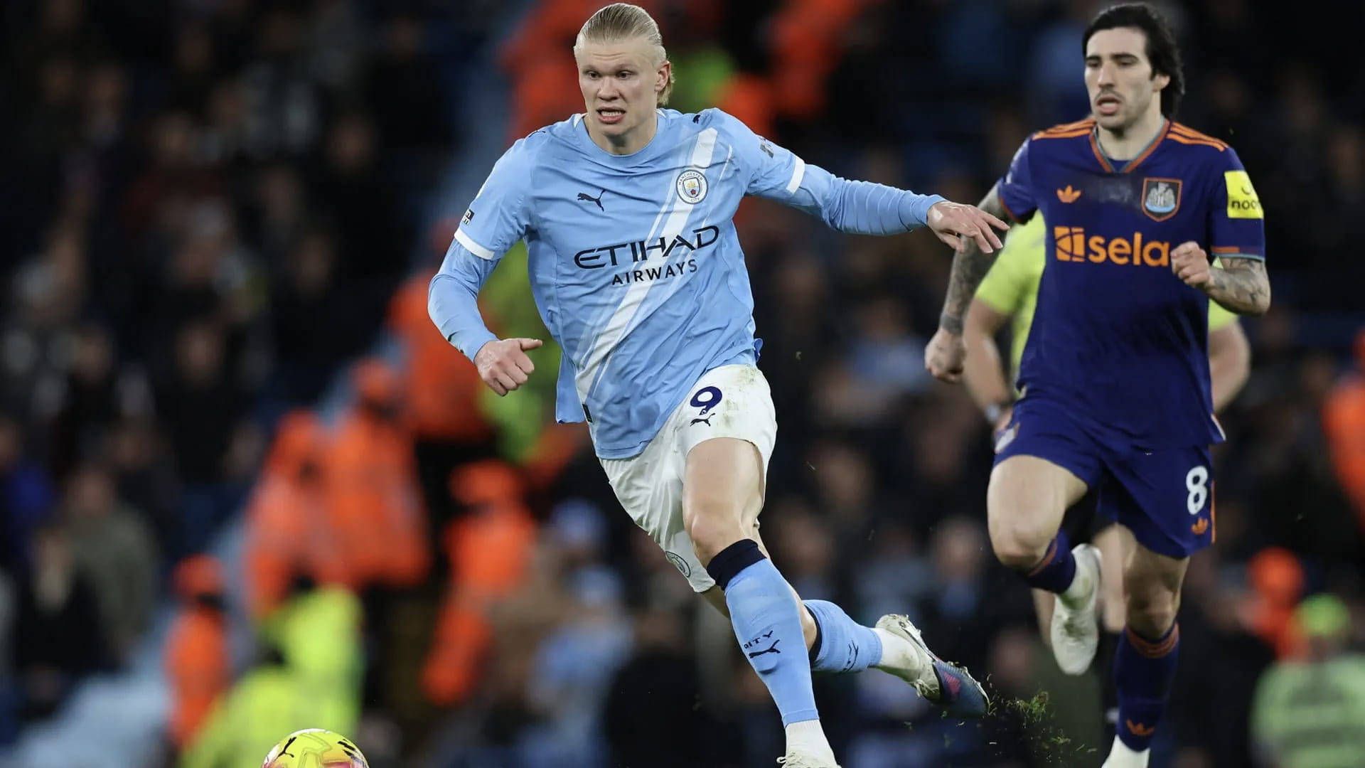 City edge Newcastle to close gap on leaders 