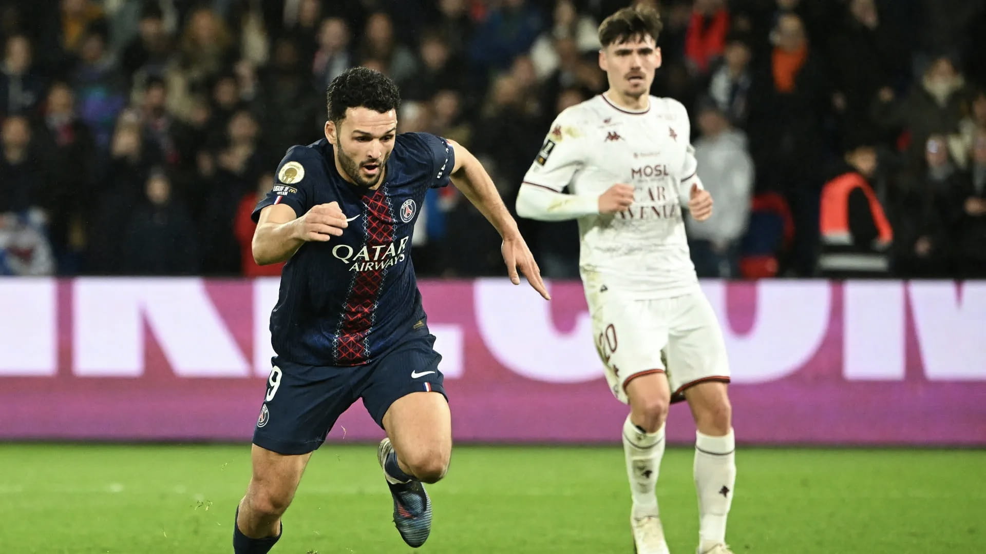 PSG retakes French league lead with win over Metz