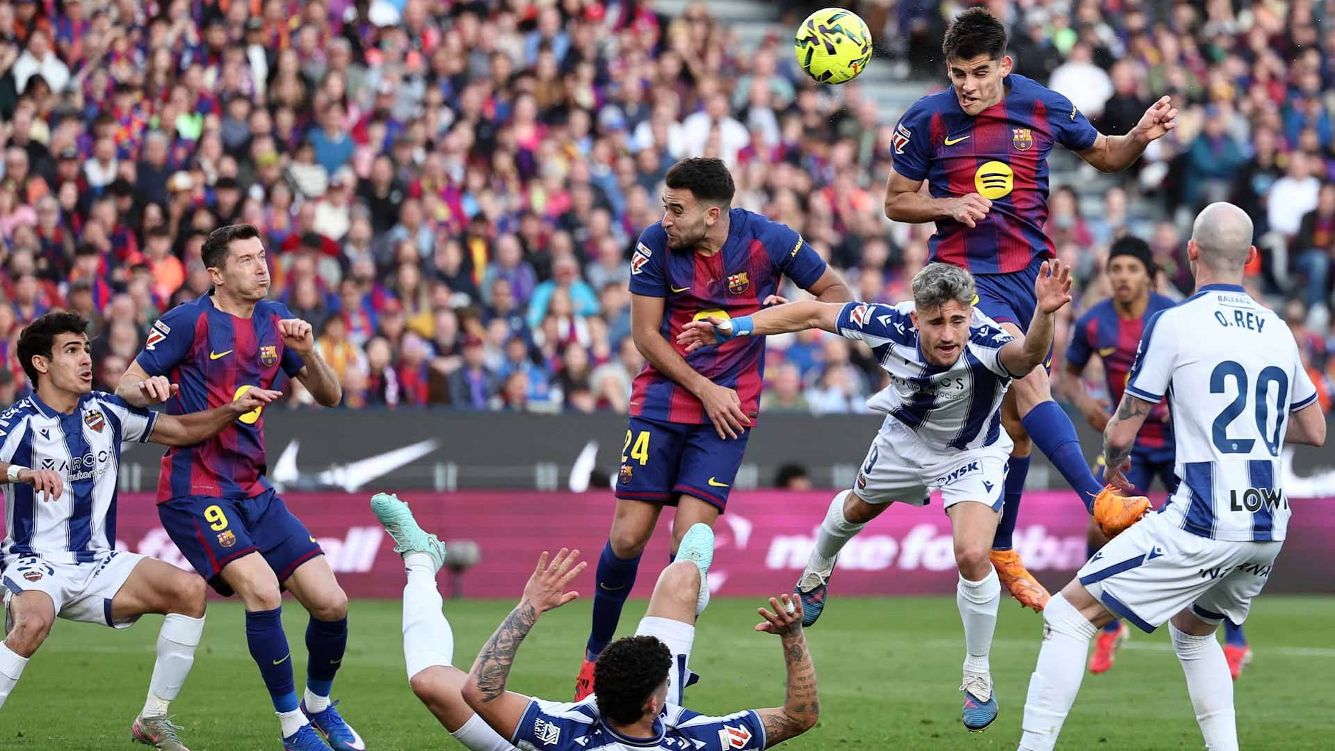 برشلونة يستعيد صدارة الدوري الإسباني