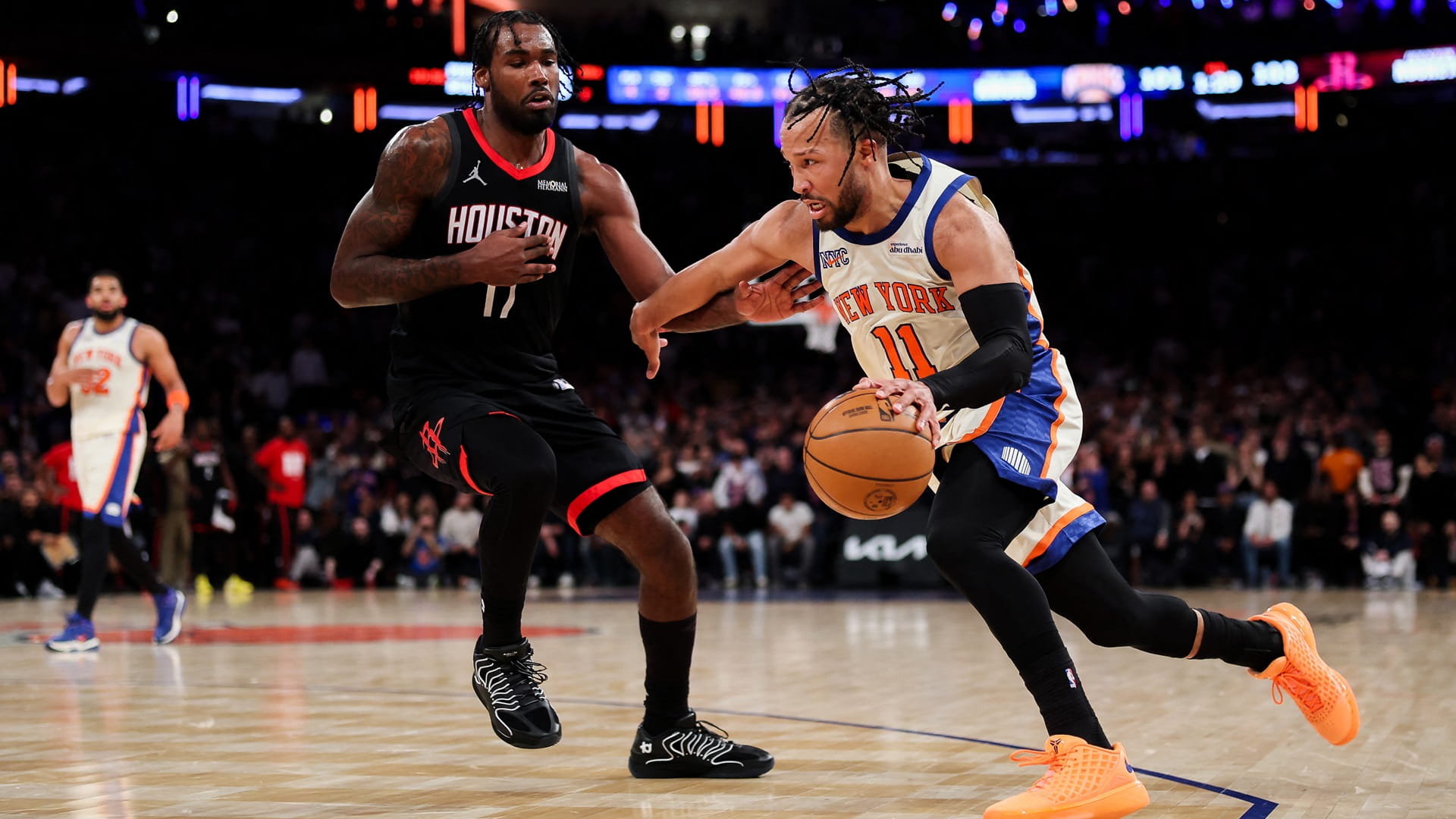 نيويورك نيكس يتخطى هيوستن بفارق نقطتين في السلة الأميركية  