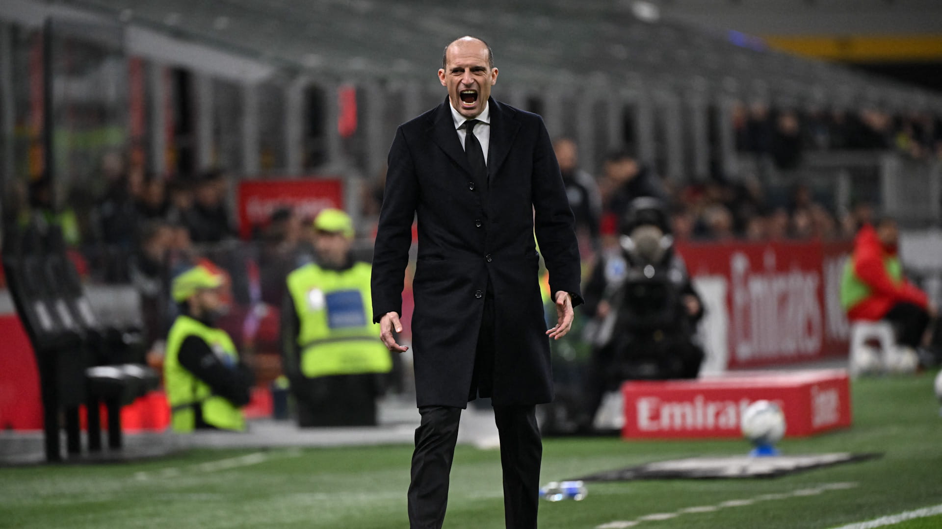 ميلان يهدر 3 نقاط ثمينة في صراعه على لقب الدوري الإيطالي  