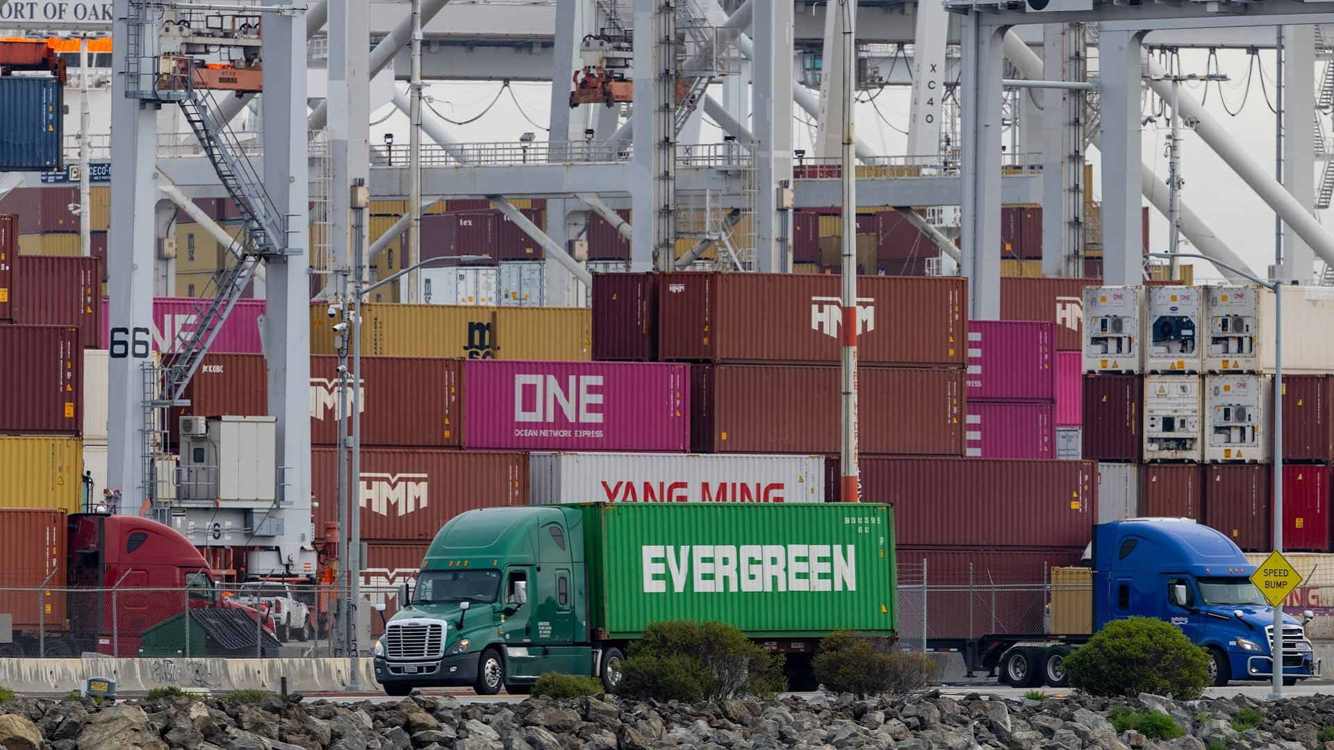 رسوم أميركية جديدة تبدأ من 10% وإدارة ترامب تريد رفعها إلى 15%