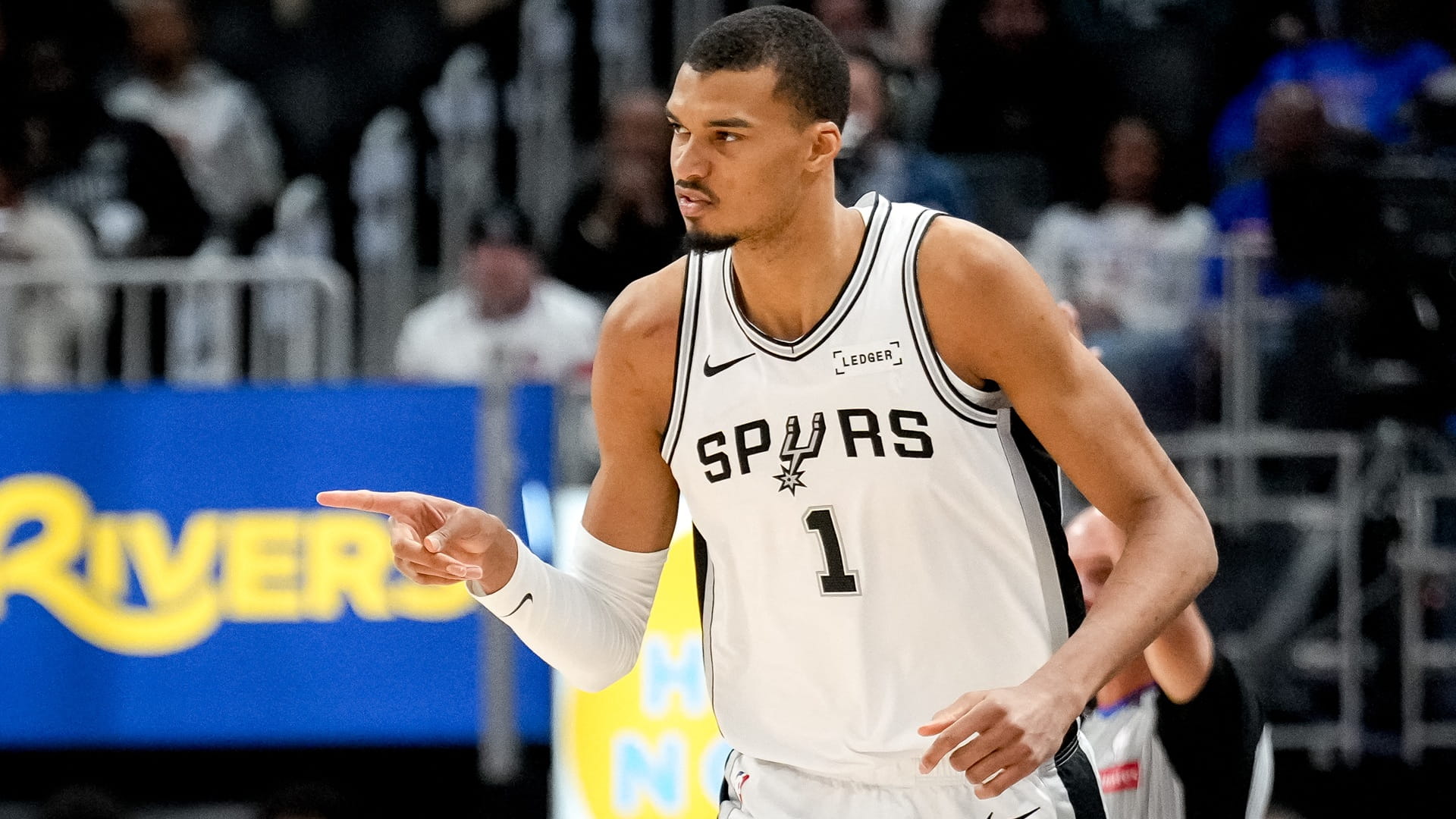 سان أنطونيو يتخطى ديترويت ويحقق فوزه التاسع توالياً في الـNBA 