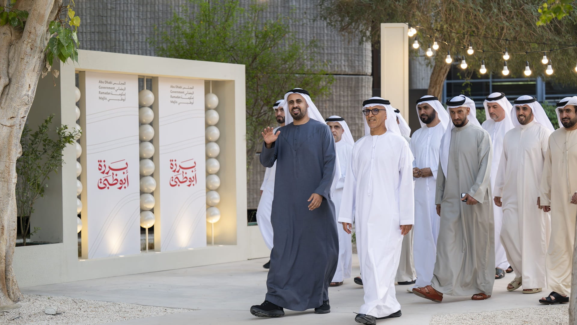 صورة بعنوان: ذياب بن محمد بن زايد يشارك موظفي حكومة أبوظبي الإفطار الرمضاني 