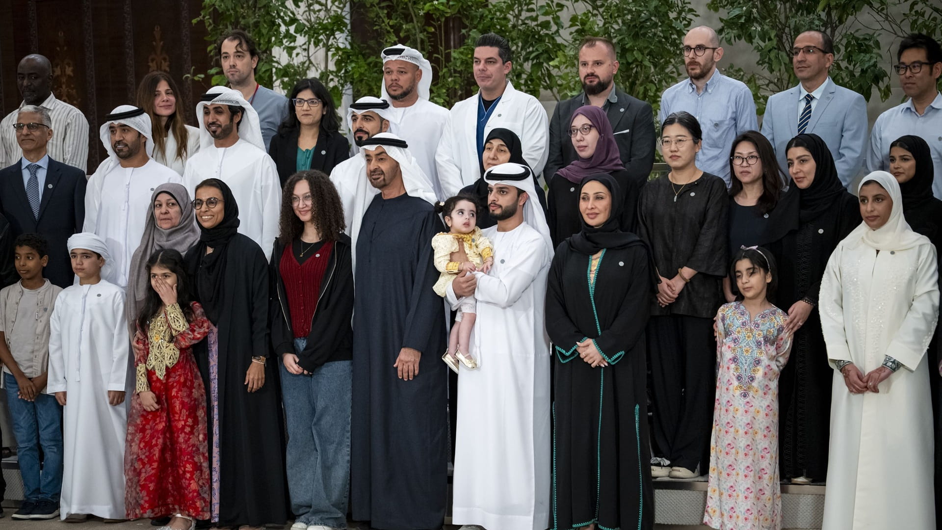 UAE President receives delegation from 2 medical institutions 