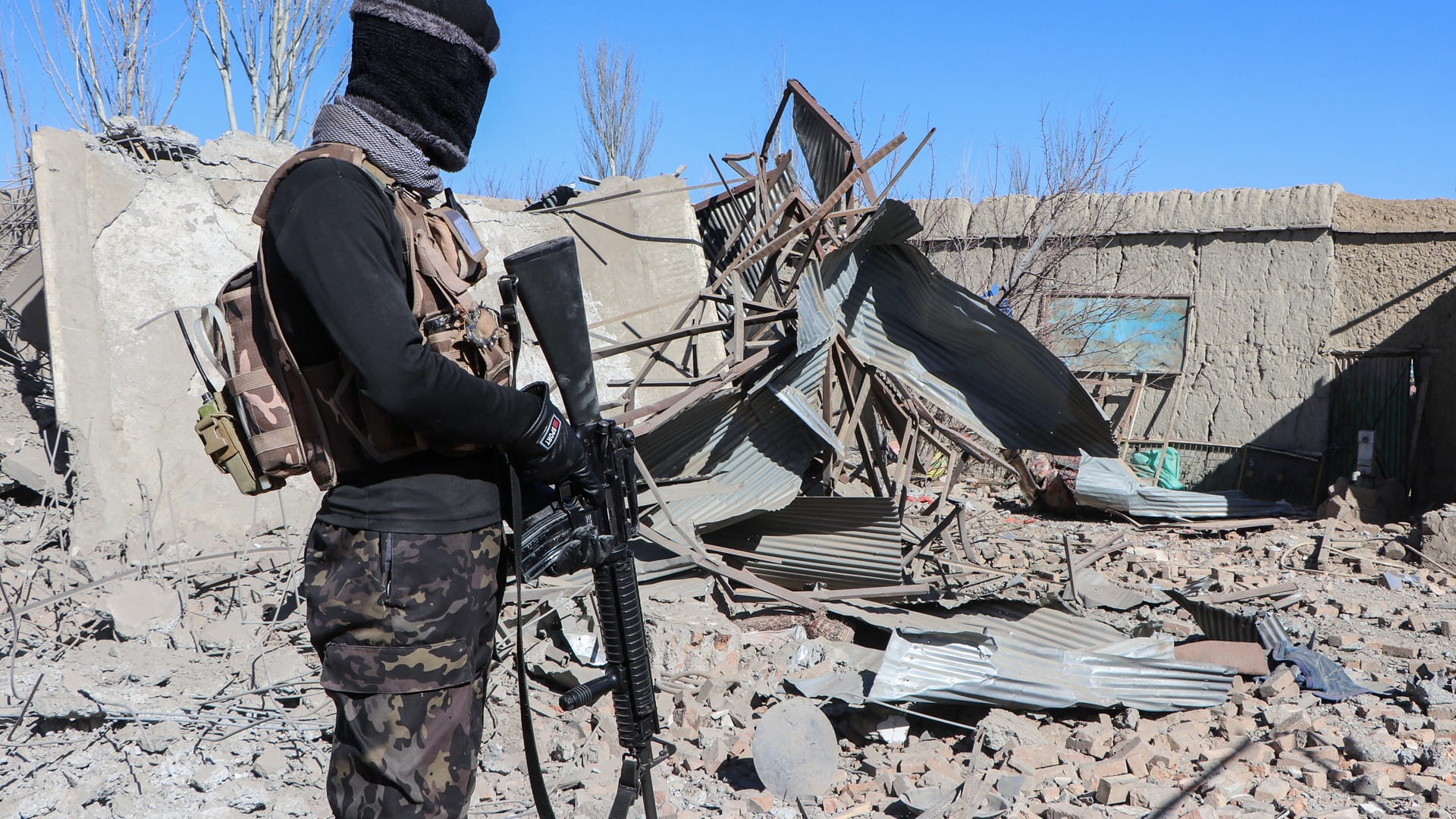 Afghan and Pakistani forces trade fire at border