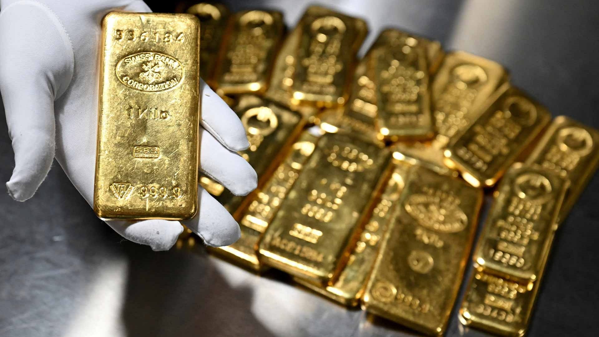 الذهب يهبط 1.4% في المعاملات الفورية 