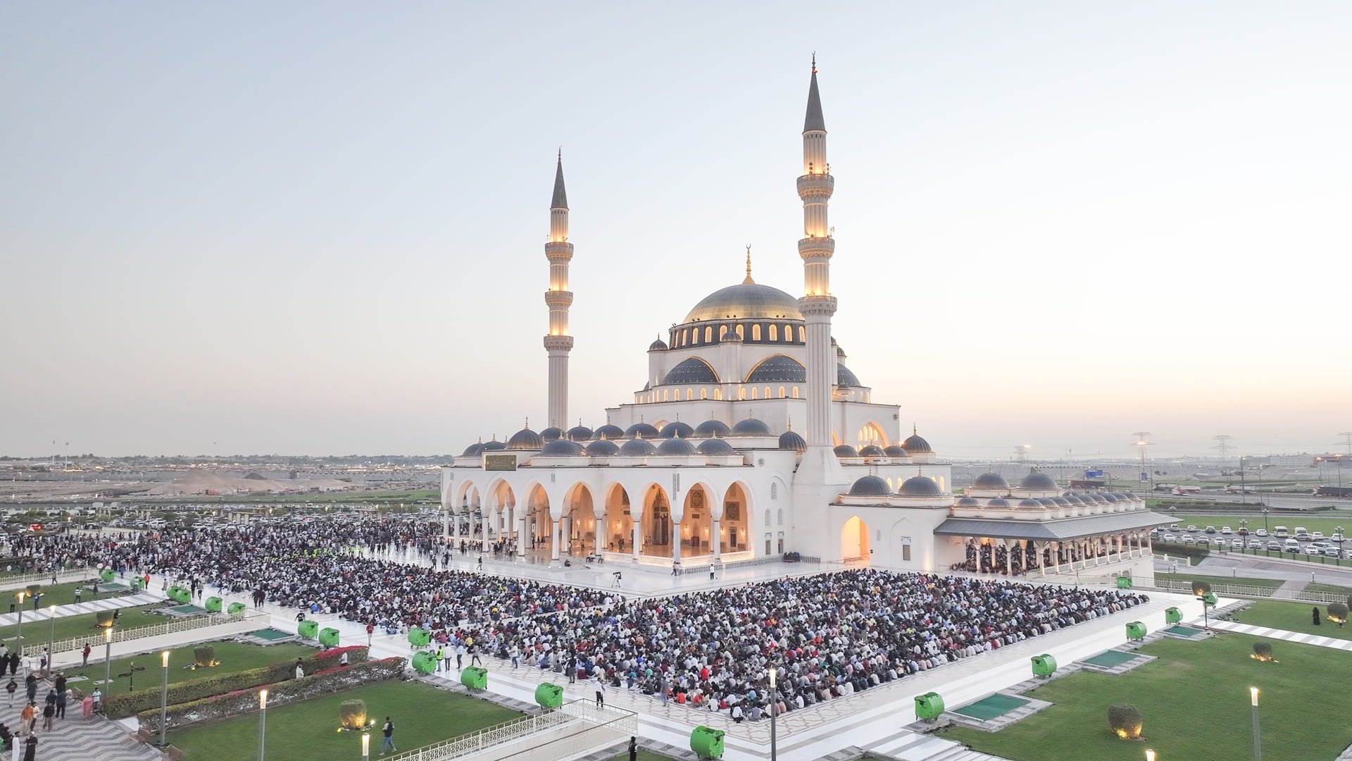 "إسلامية الشارقة" تعتمد 400 موقع إفطار صائم خلال شهر رمضان